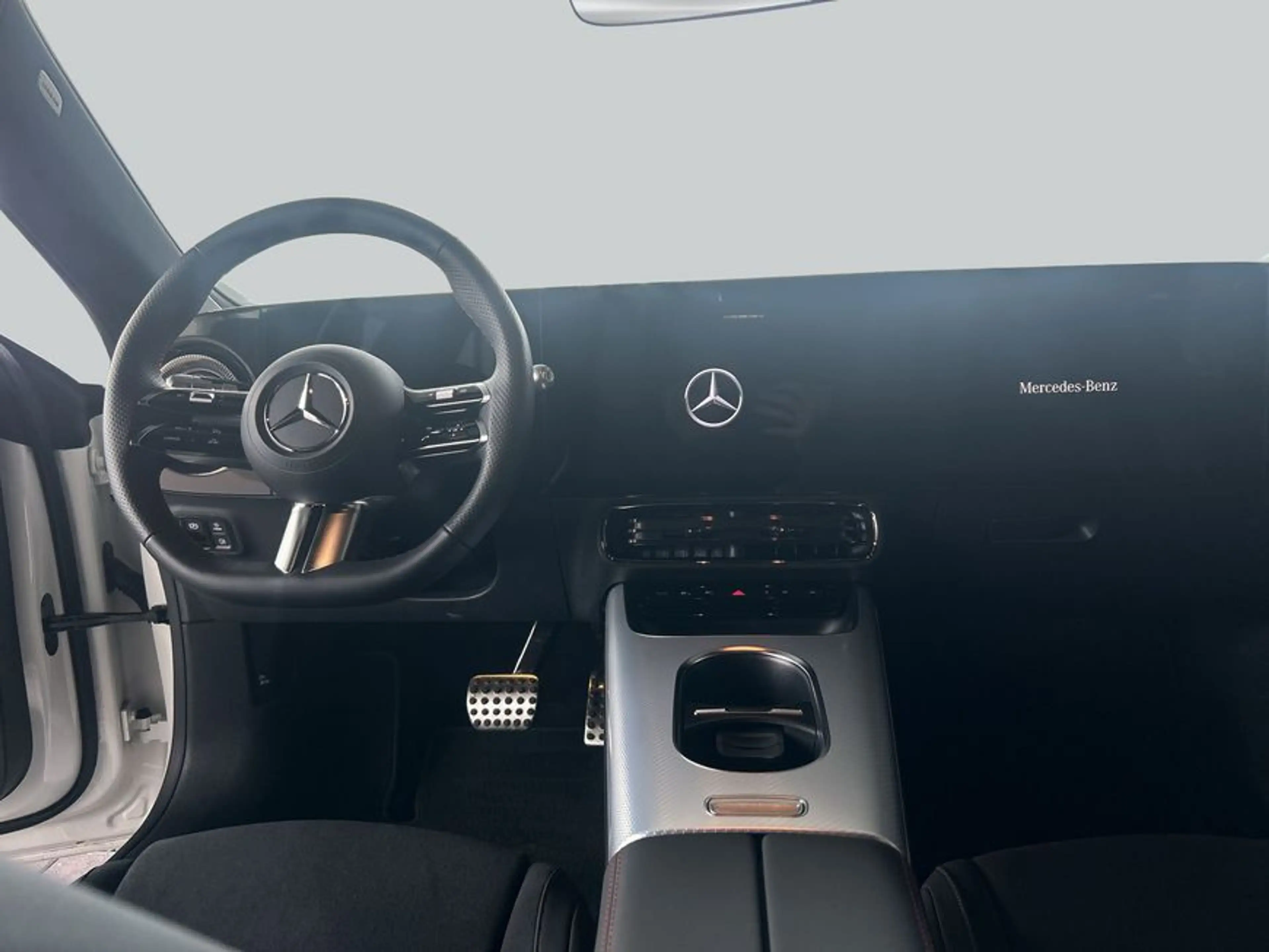 Mercedes-Benz CLA 250 CLA EQ Technologie — photo 14