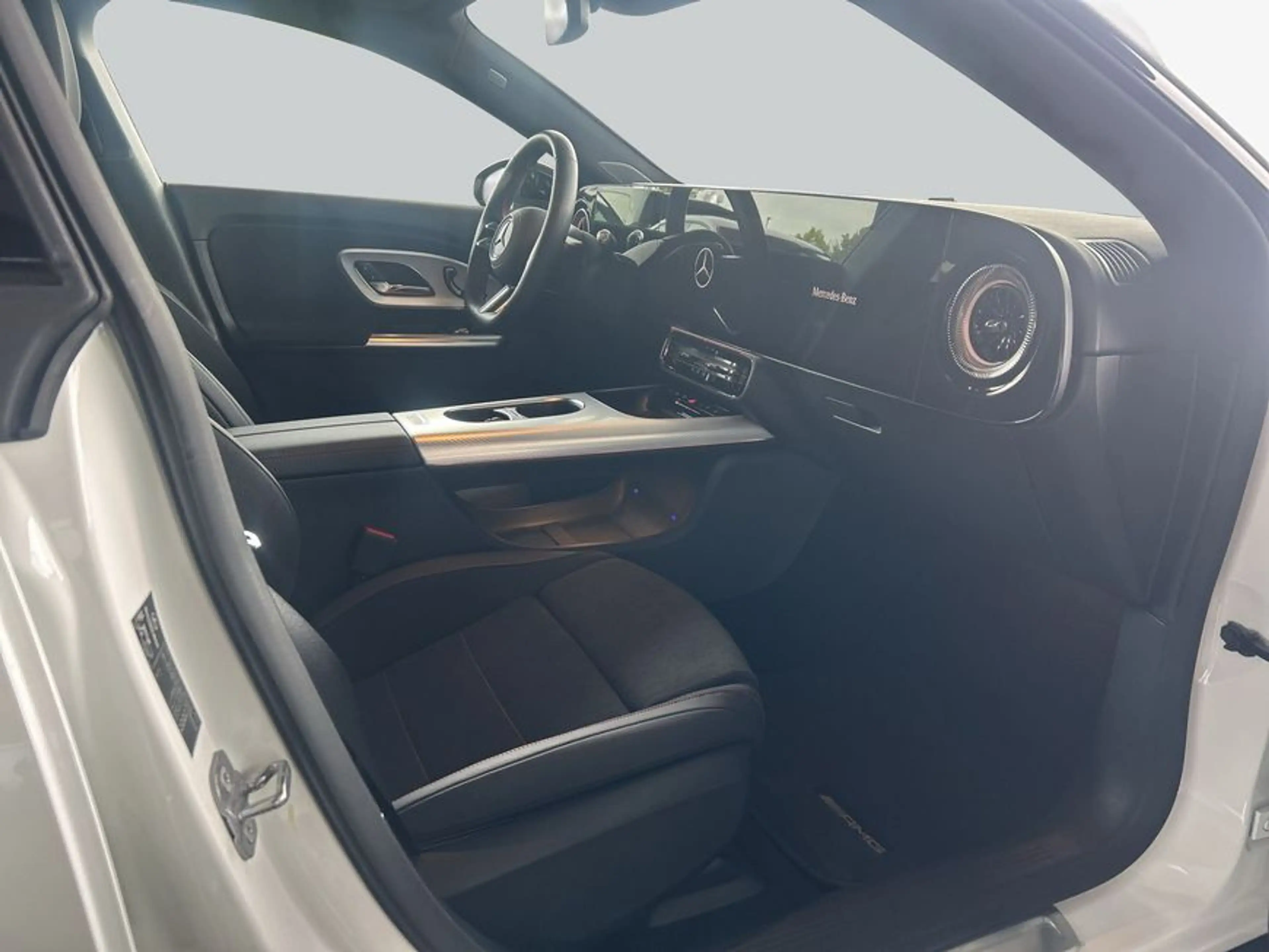 Mercedes-Benz CLA 250 CLA EQ Technologie — photo 13