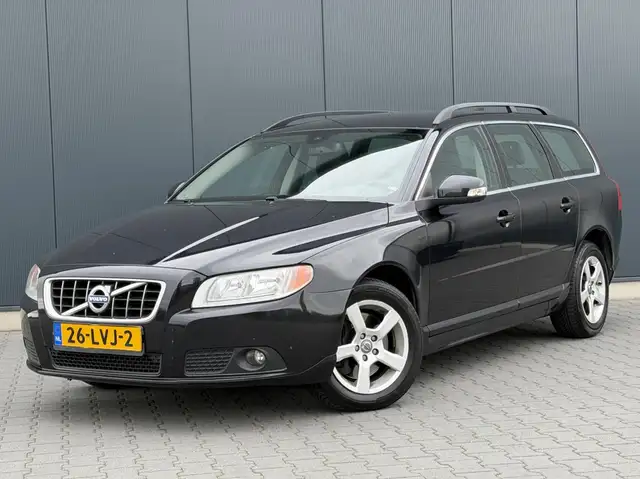 Volvo V70 2.0T Kinetic Automaat - Navi - Trekhaak - Performa