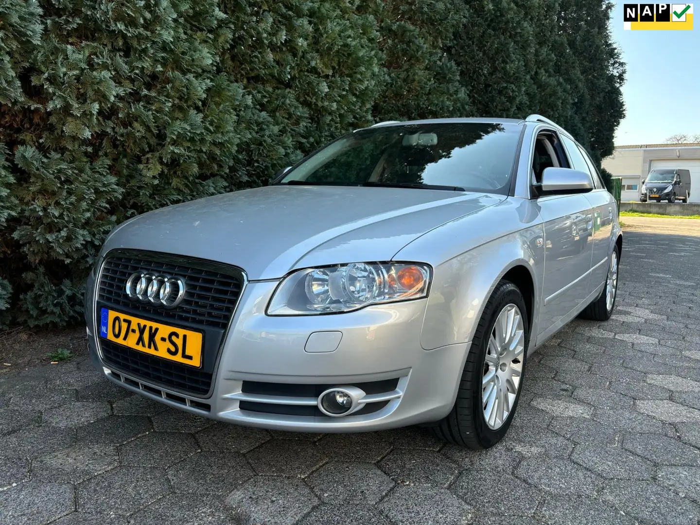 Audi A4 Avant 2.0 Advance Grau - 1
