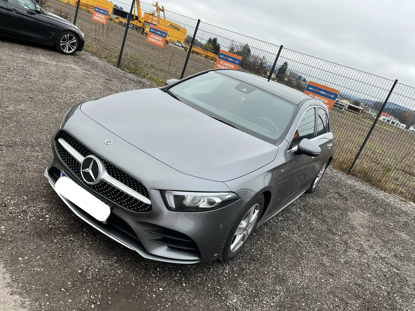 Mercedes-Benz A 180 AMG Line (reserviert) Grau - 2
