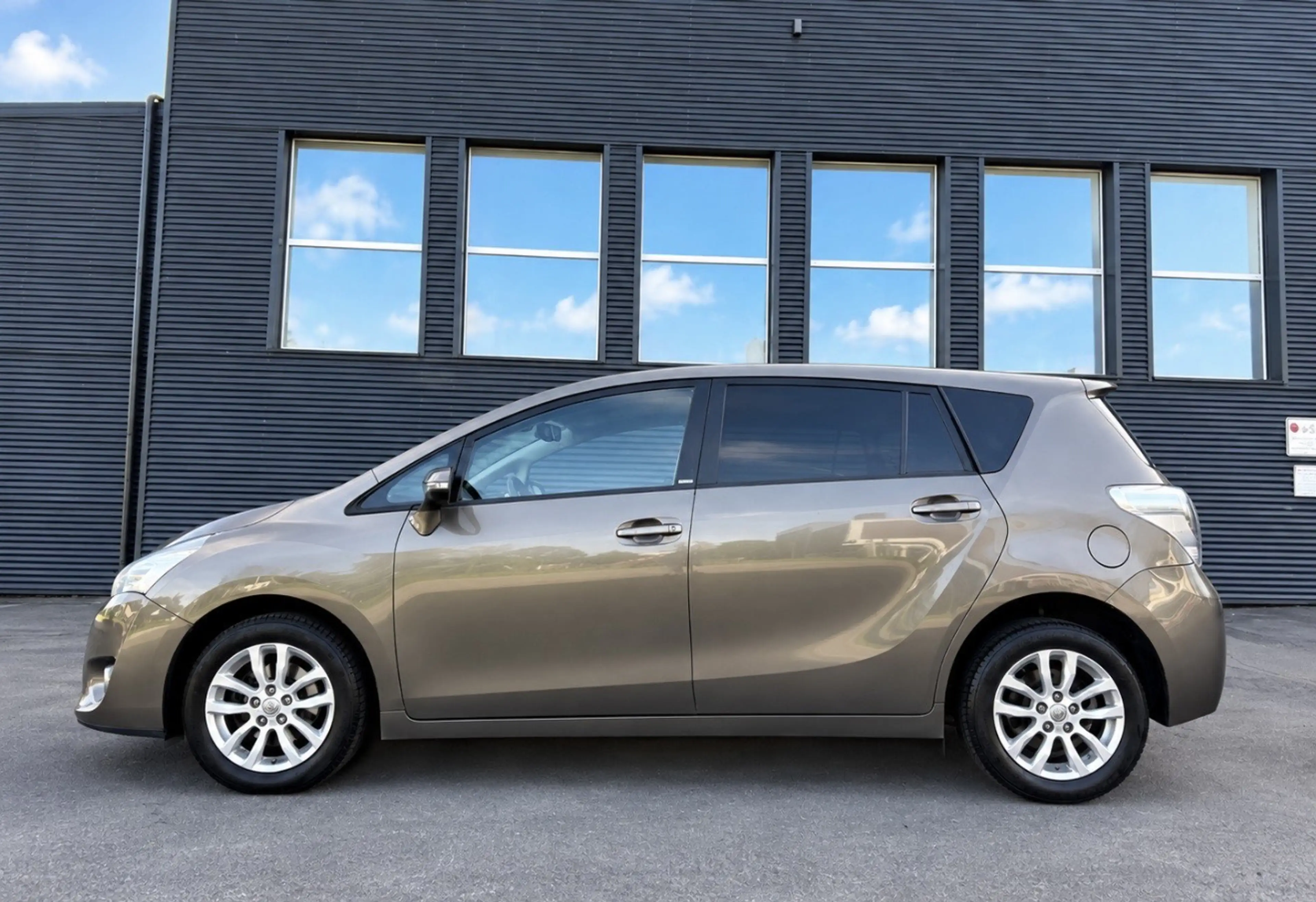 Toyota Verso Verso 1.8 5-Sitzer Edition-S 2 Hand Rrückfahrkamera — photo 2