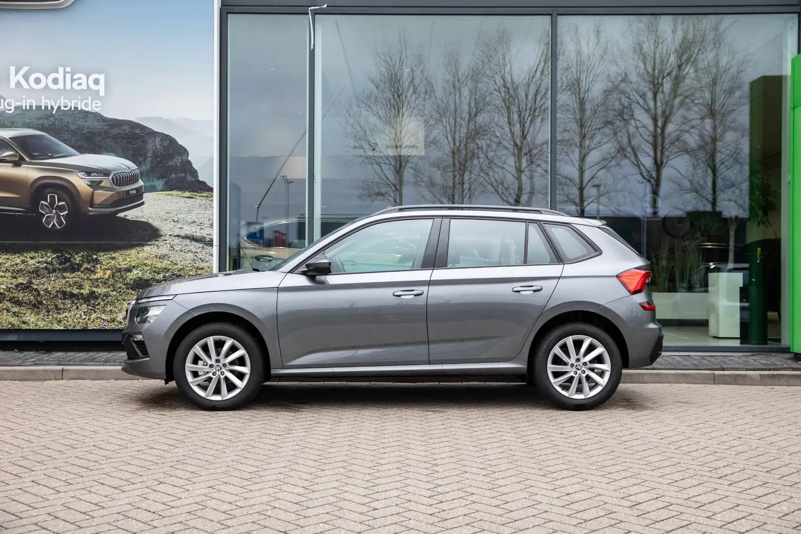 Skoda Kamiq Selection (1) 1.0 85 kW / 115 pk TSI SUV 6 versn. Grijs - 2