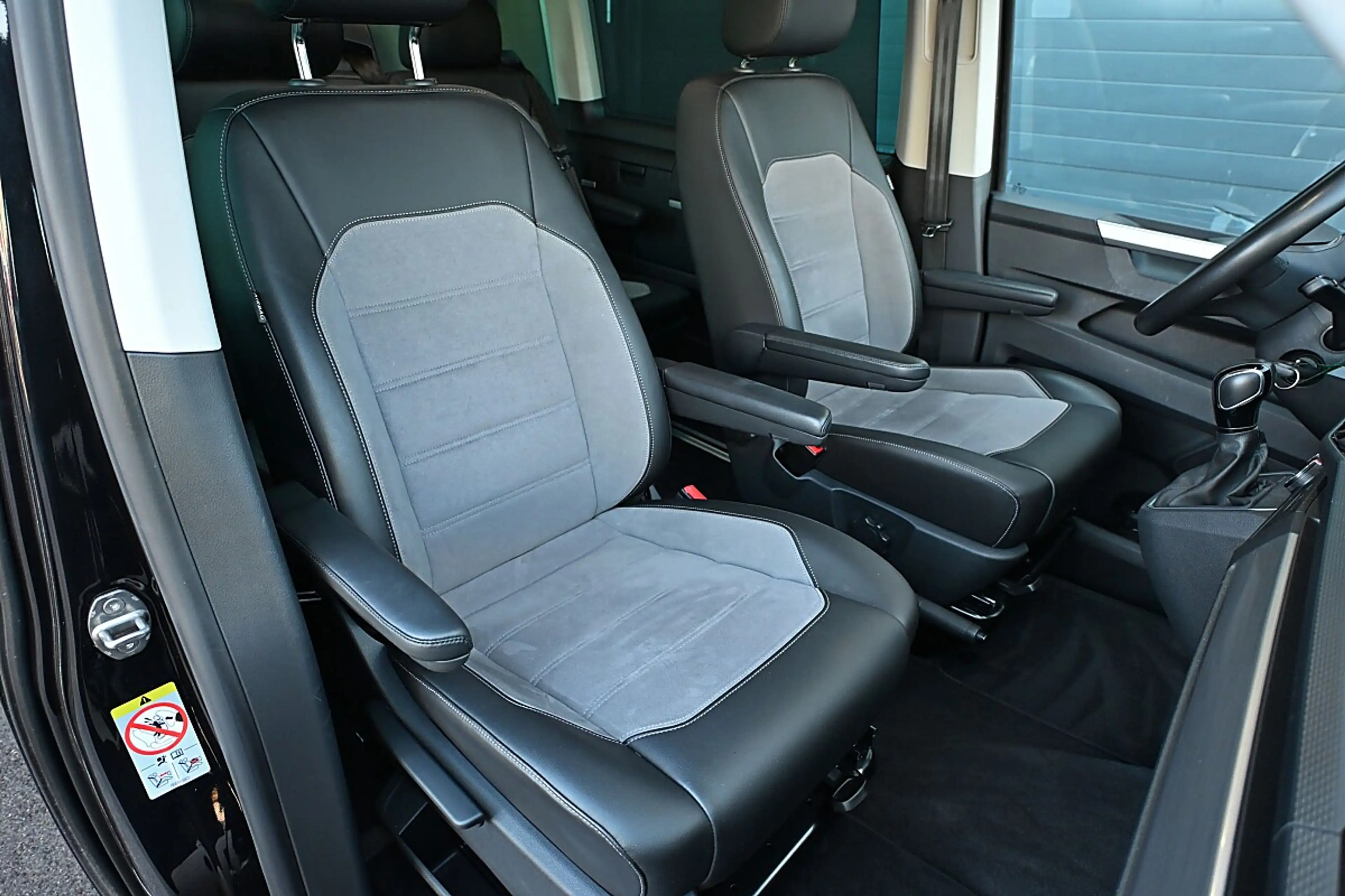 Volkswagen T6.1 Multivan Multivan Comfortline 2,0 TDI 4Motion DSG ACC, A... — photo 9