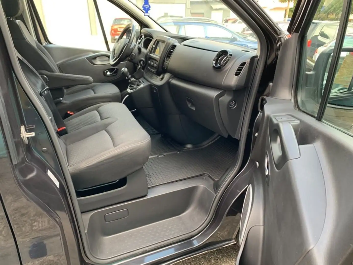 Opel Vivaro 27 1.6 BiTurbo 145CV S&S EcoFLEX L2 H1 Noir - 2