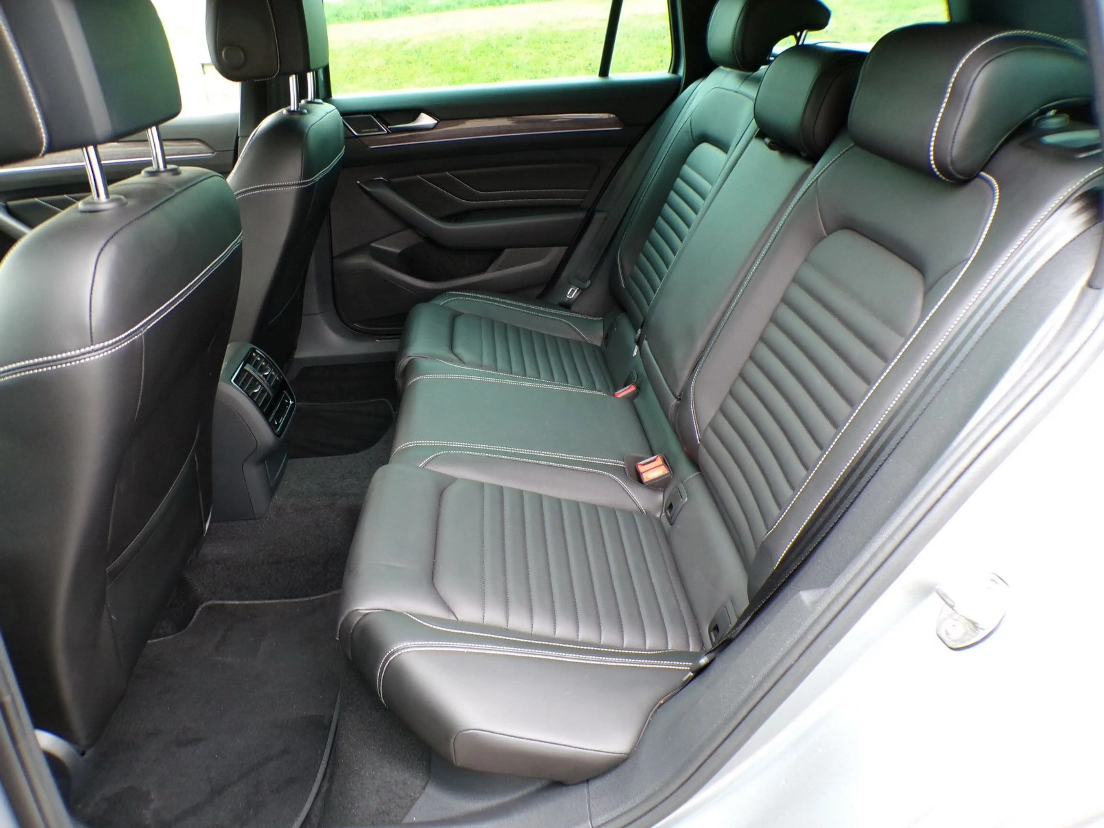 Volkswagen Passat Variant Alltrack 4Motion — photo 12