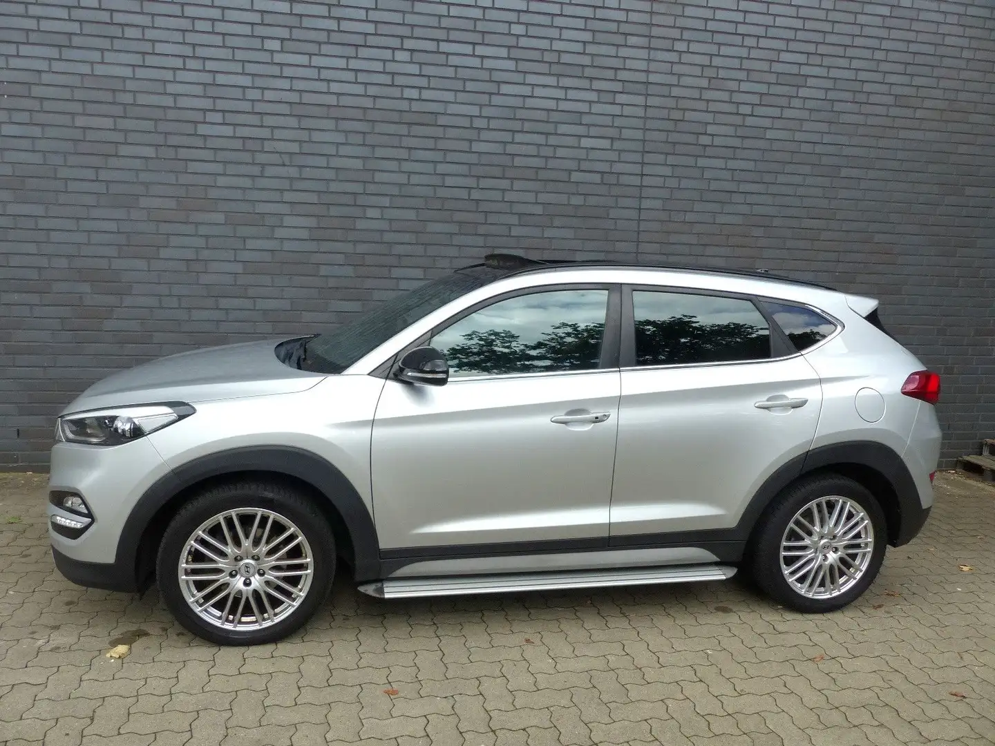 Hyundai TUCSON Passion+ 4WD/Pano/LED/Kamera/Navi Plateado - 2