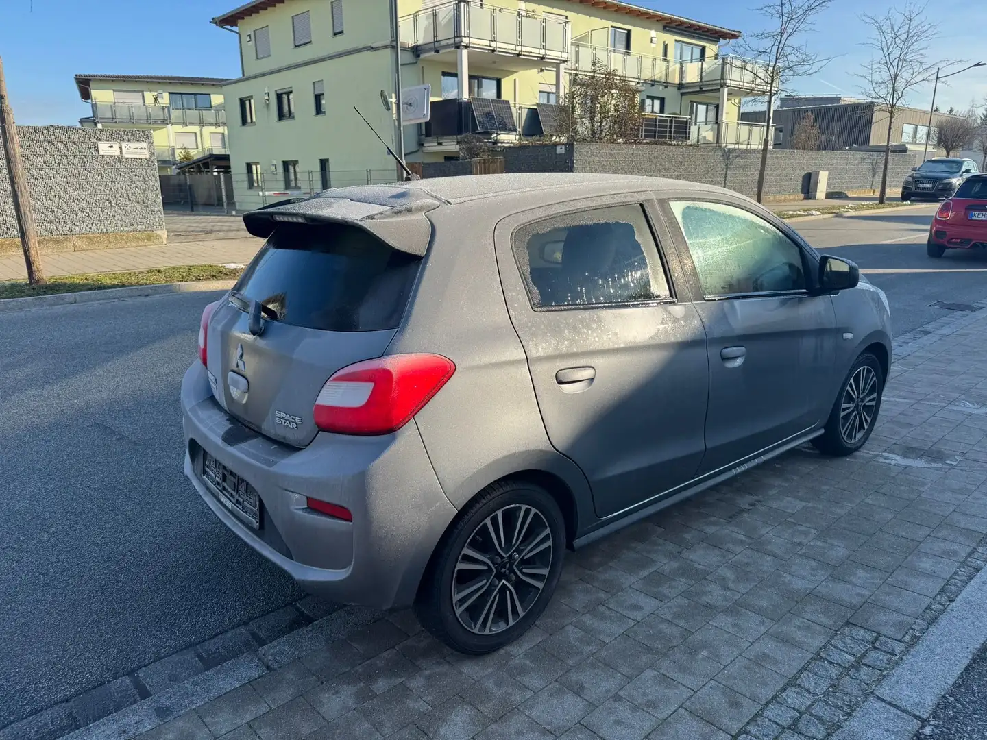 Mitsubishi Space Star Diamant Edition+ Grau - 2