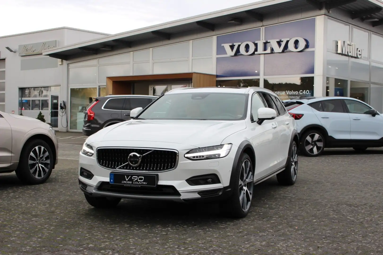 Volvo V90 Cross Country B4 AWD Ultimate +VOLL+BW+LUFT+ Weiß - 2