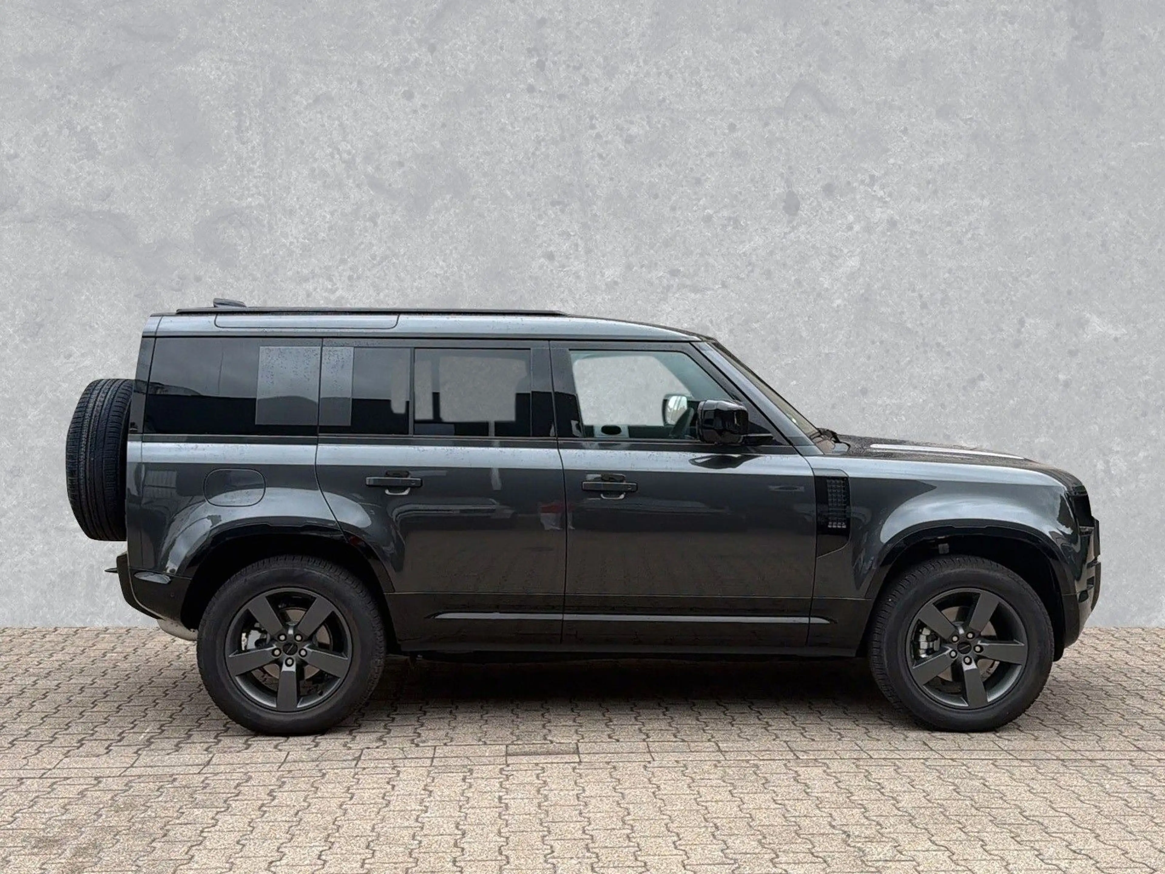 Land Rover Defender 110 D250 X-Dynamic SE AHK ACC SD — photo 6