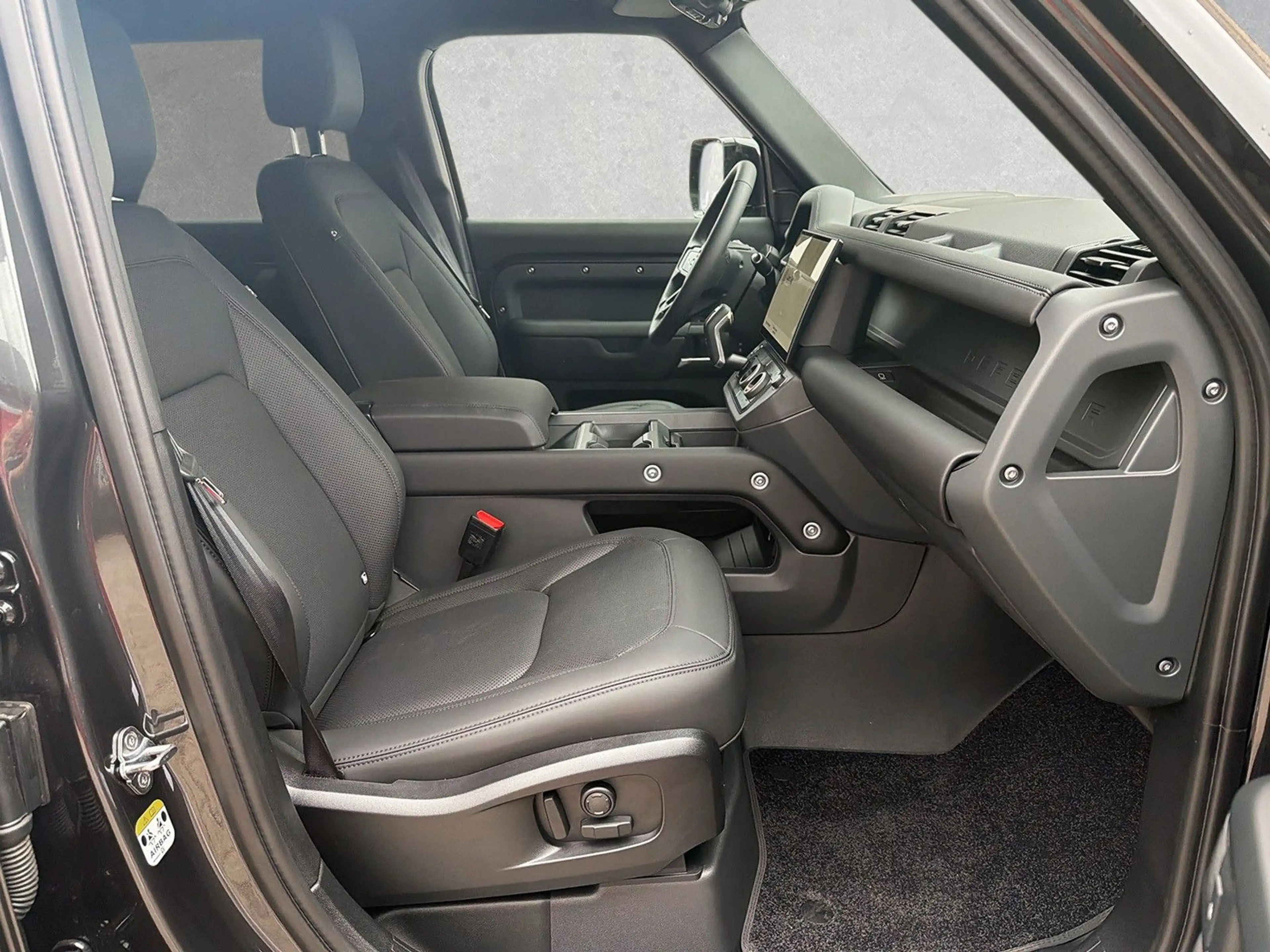 Land Rover Defender 110 D250 X-Dynamic SE AHK ACC SD — photo 3