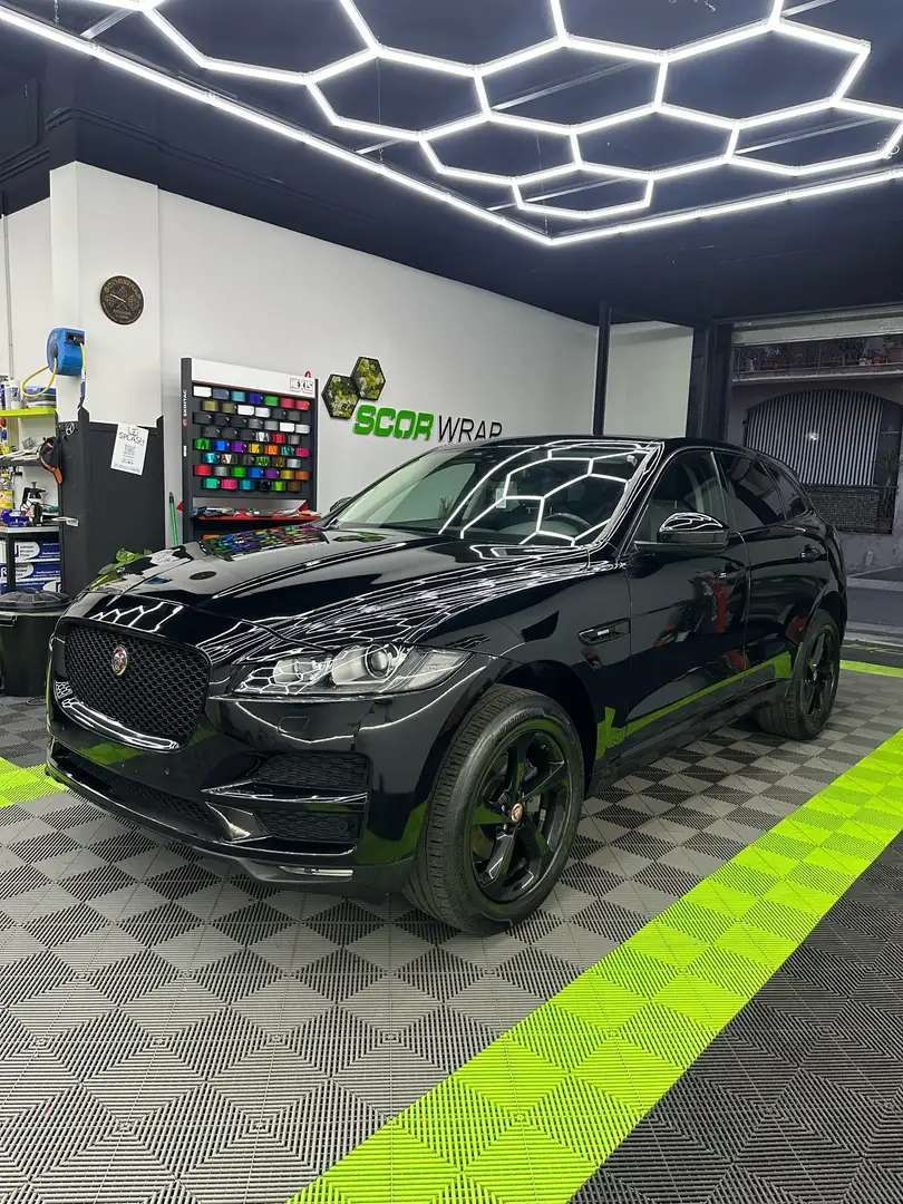 Jaguar F-Pace 2.0d i4 R-Sport Black Design Edition awd 180cv aut Nero - 1