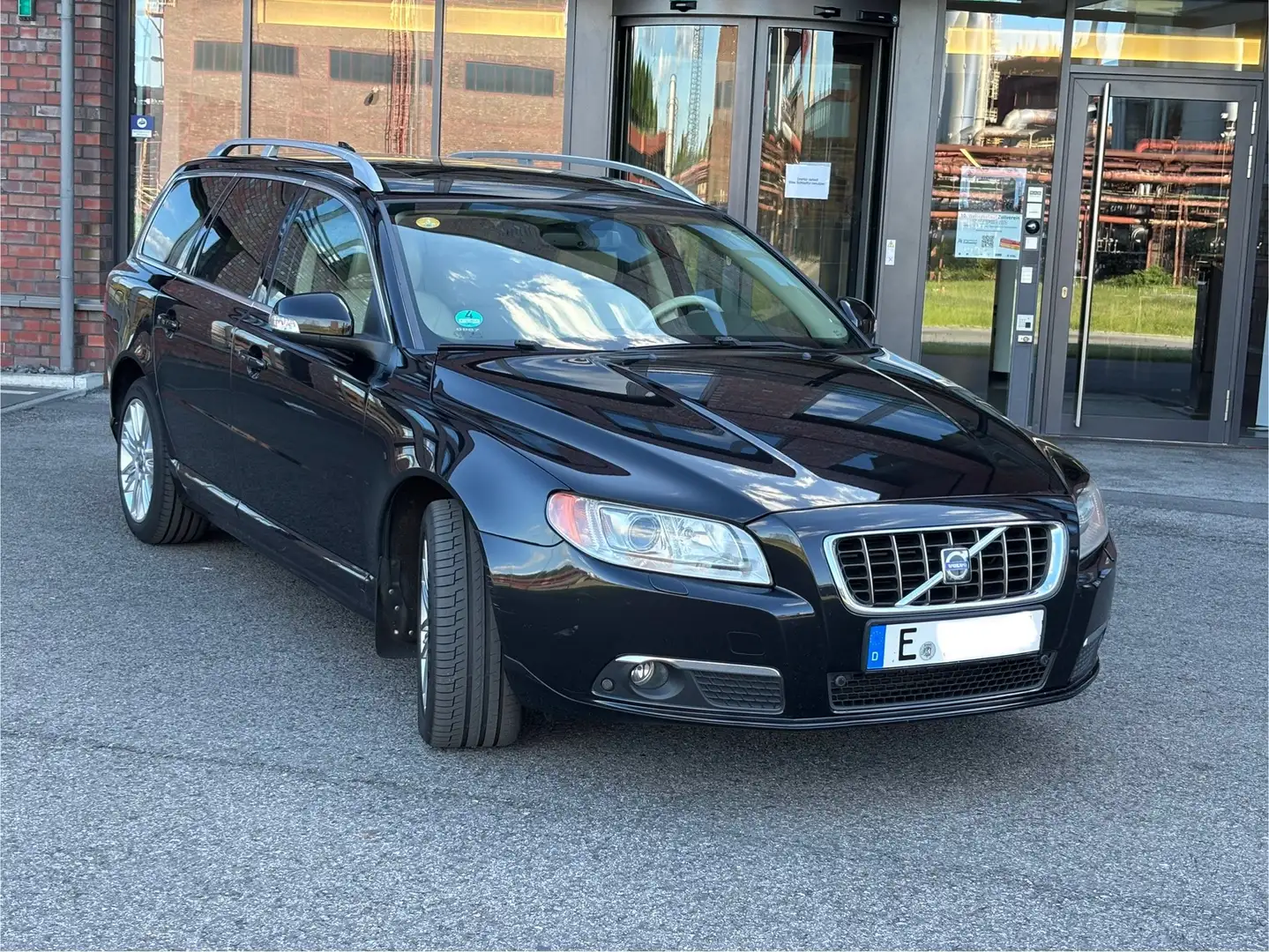 Volvo V70 V70 D5 Summum Schwarz - 1