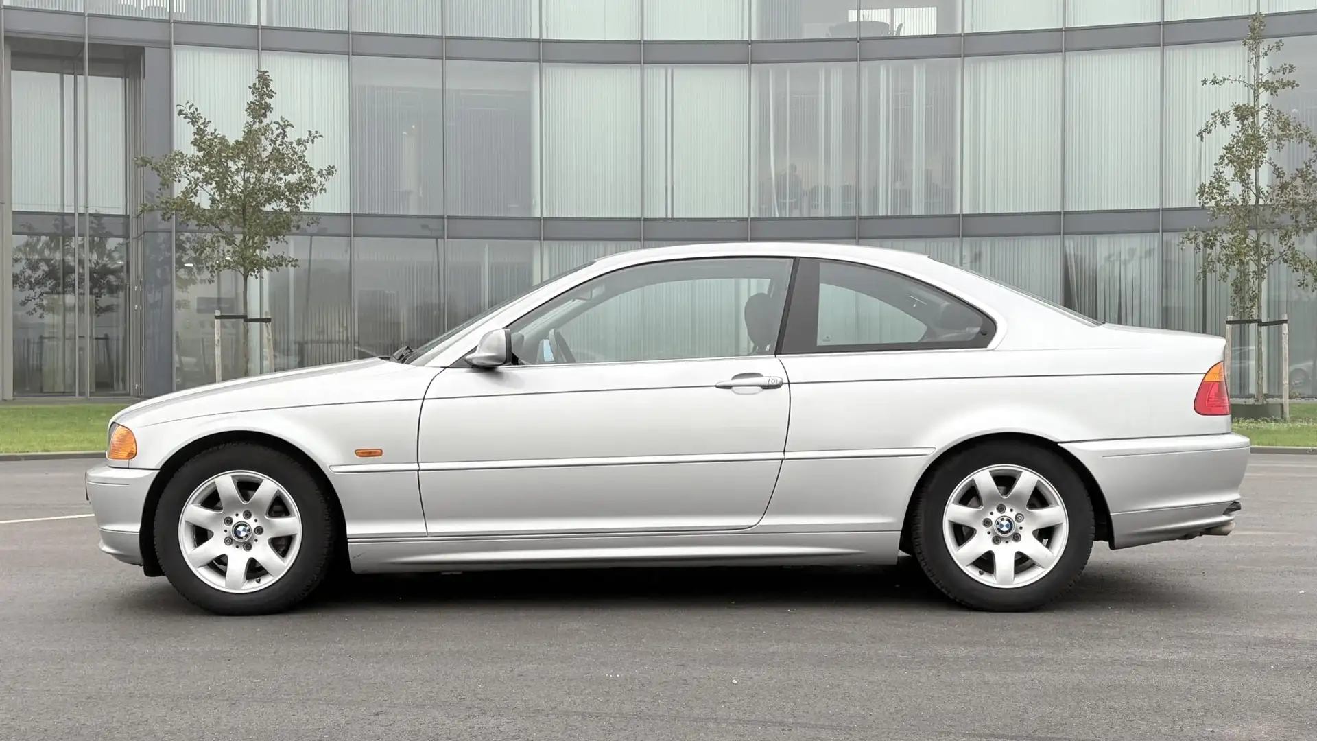 BMW 320 3-serie Coupé 320Ci 6-cilinder automaat weinig km Grau - 2