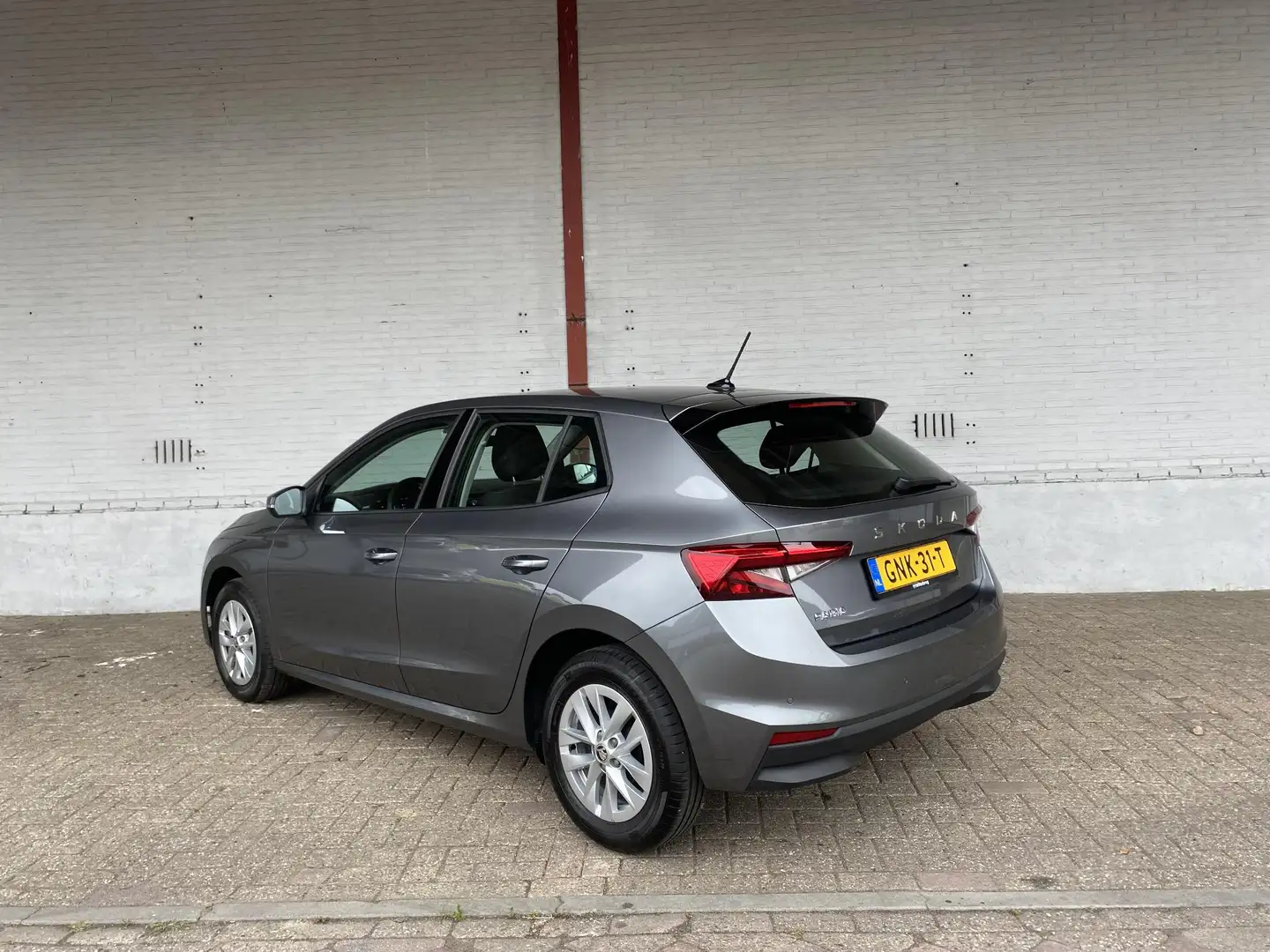 Skoda Fabia 1.0 TSI Selection Grau - 2