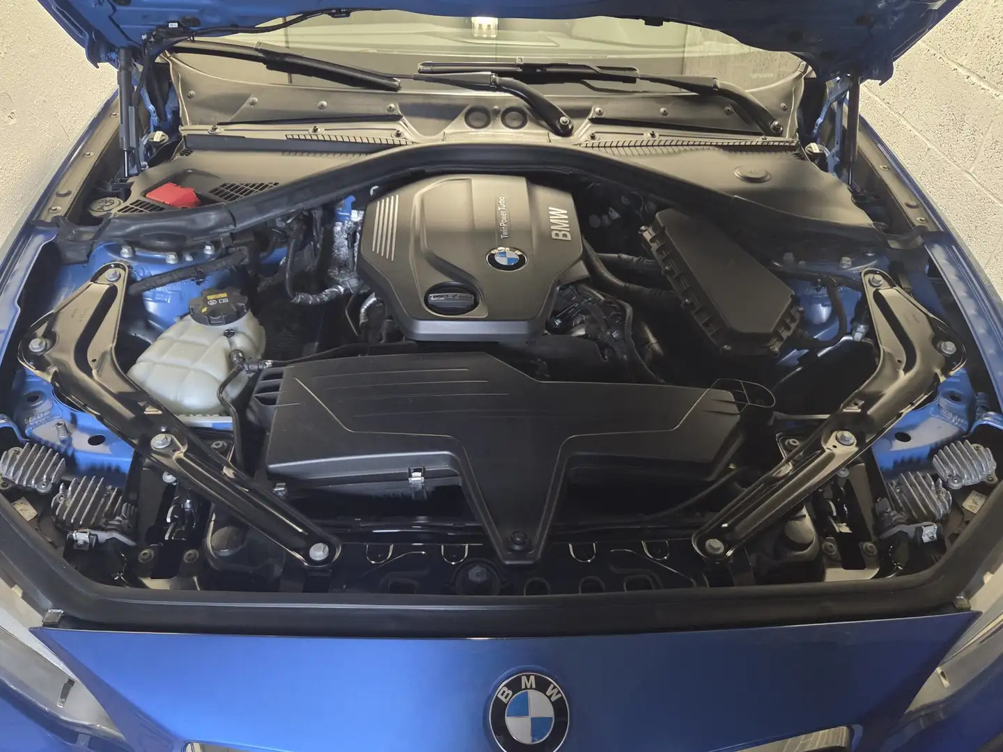 BMW 220 Cabriolet Pack M Blauw - 1