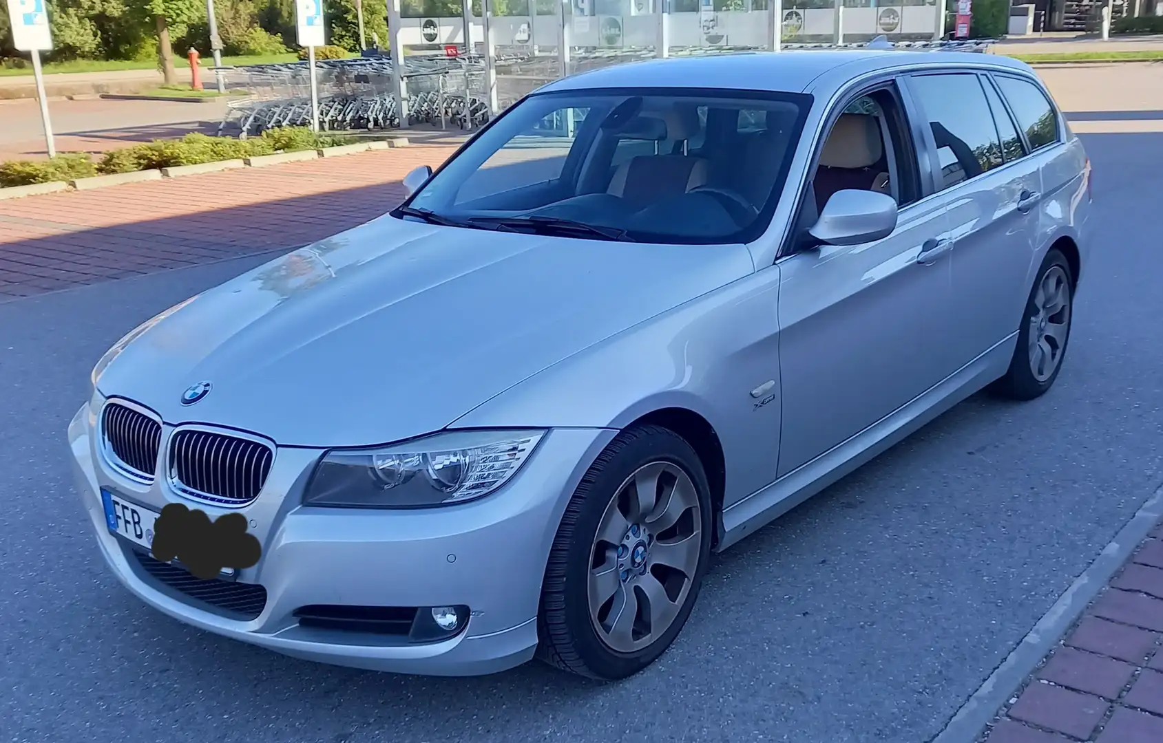 BMW 325 325i xDrive Touring Aut. Edition Lifestyle Silber - 1
