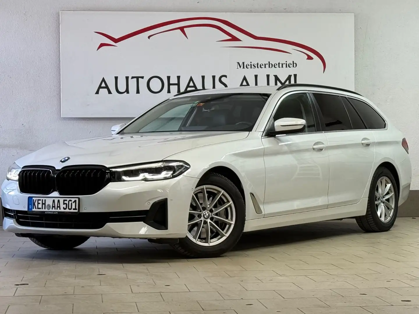 BMW 530 Touring 530 d xDrive LED DAB AppleCar Weiß - 1