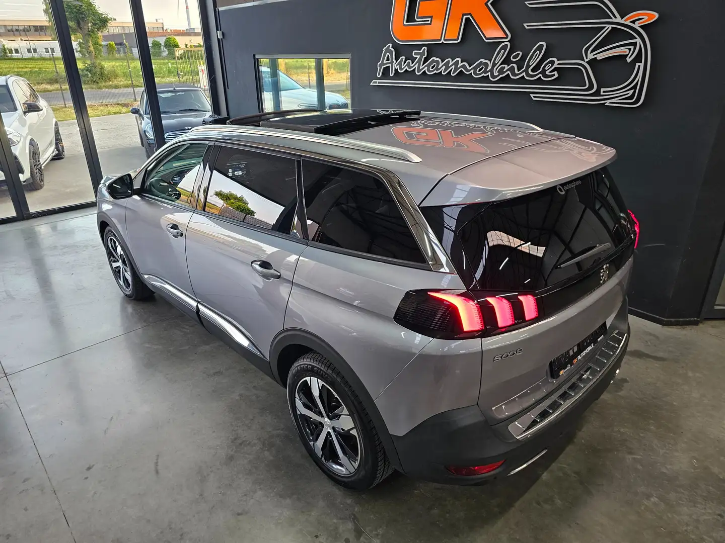 Peugeot 5008 5008 Allure // 7 Place // 1.2i 130cv // Pano Gris - 2