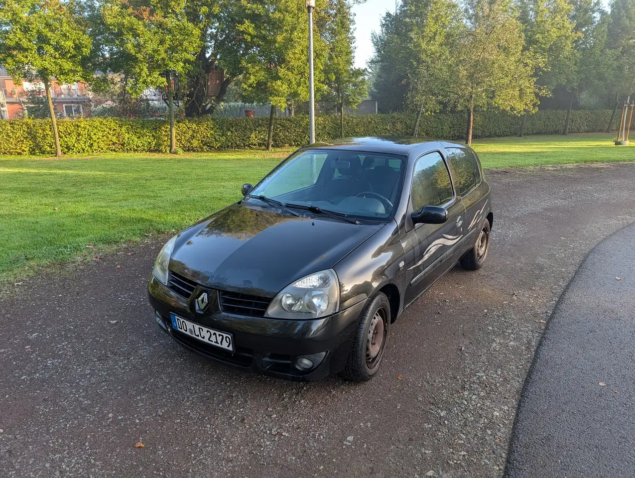 Renault Clio 1.2 Campus — photo 1 of 12