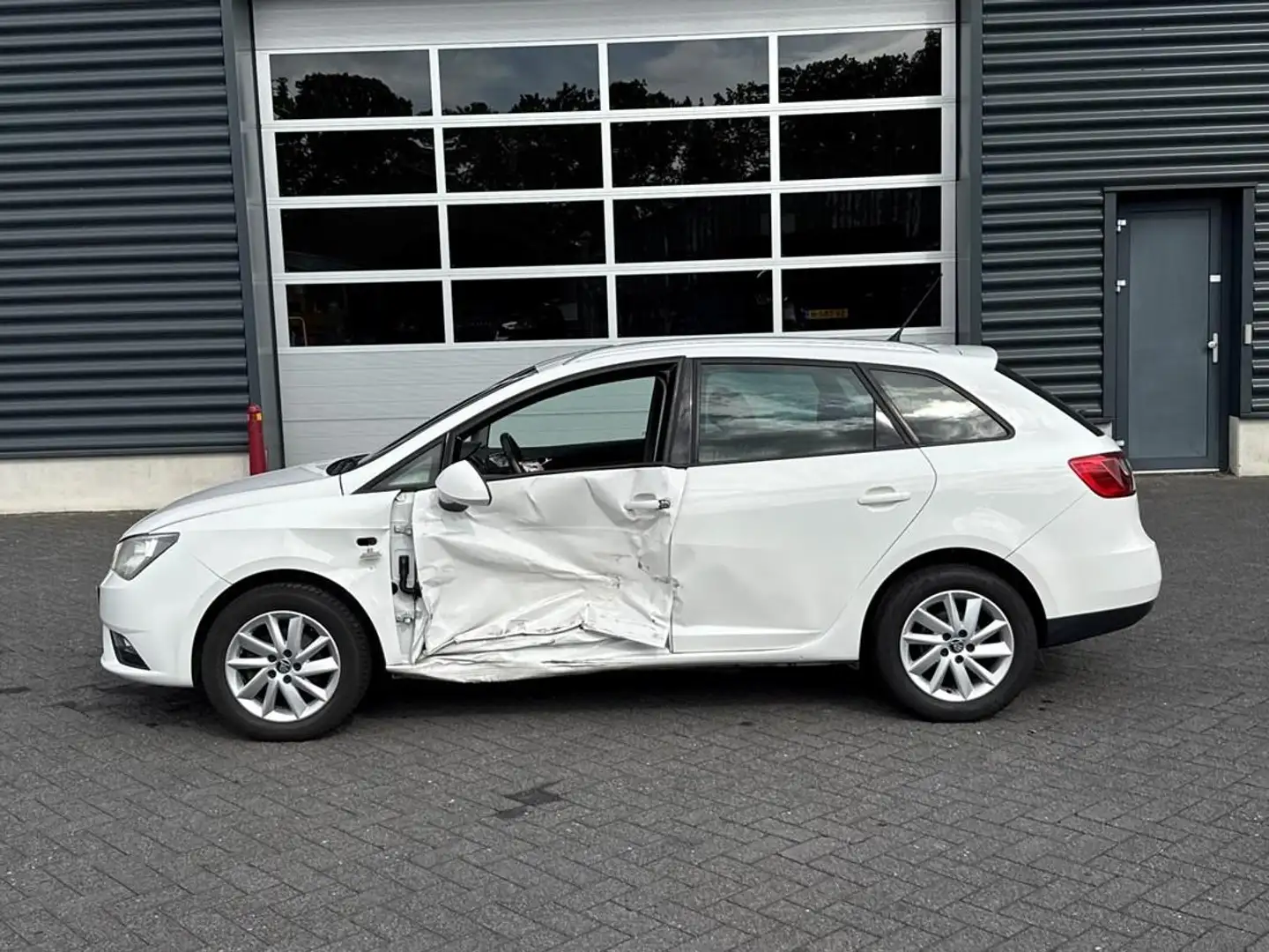 SEAT Ibiza ST 1.2 TSI Chill Out, airco, trekhaak Wit - 2