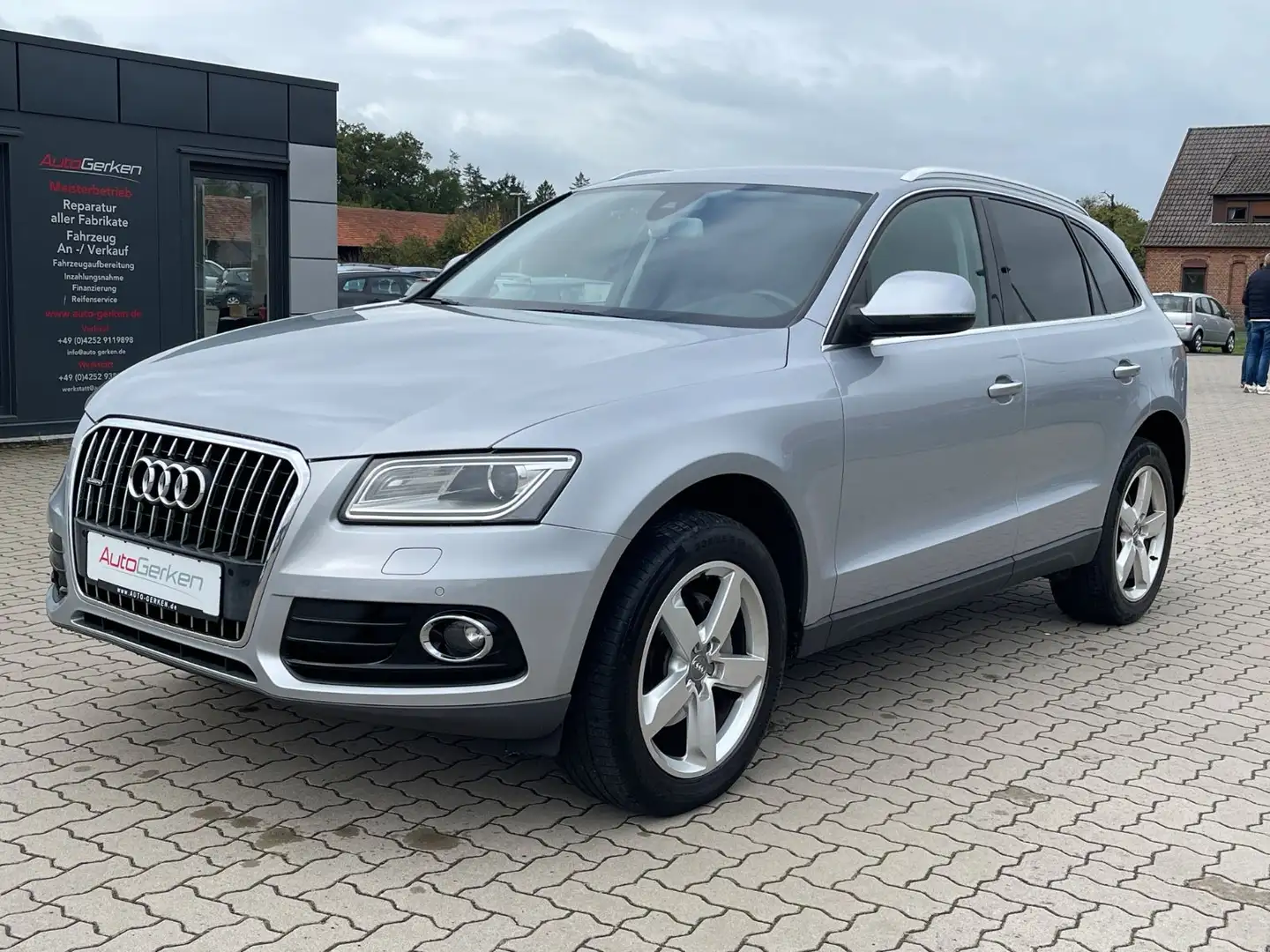 Audi Q5 2.0 TDI quattro DSG AHK 19 Zoll Xenon-Plus Silber - 2