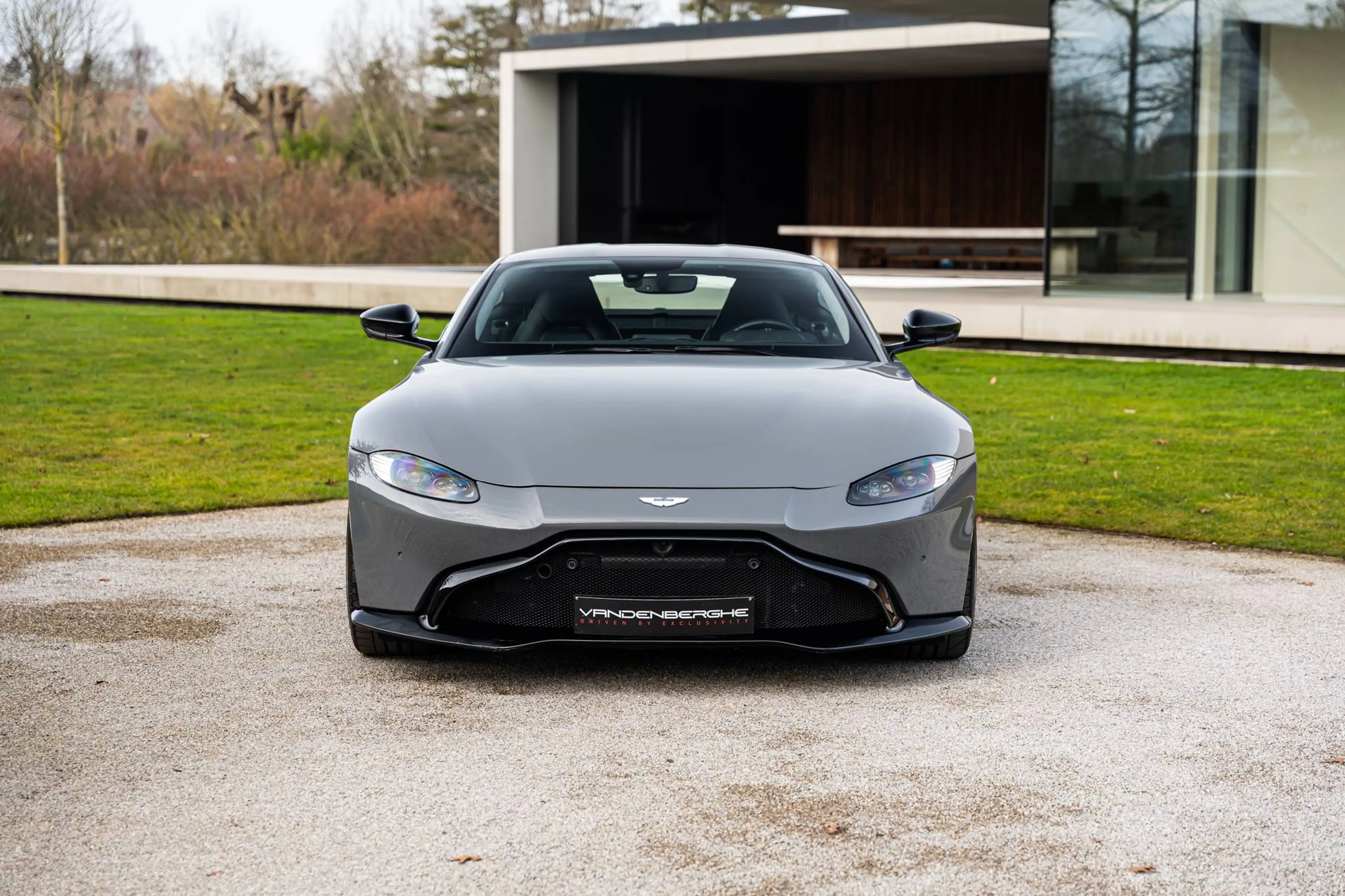 Aston Martin Vantage V8 / CHINA GREY / SEAT VENT / 360° / MEMORY SEATS — photo 2