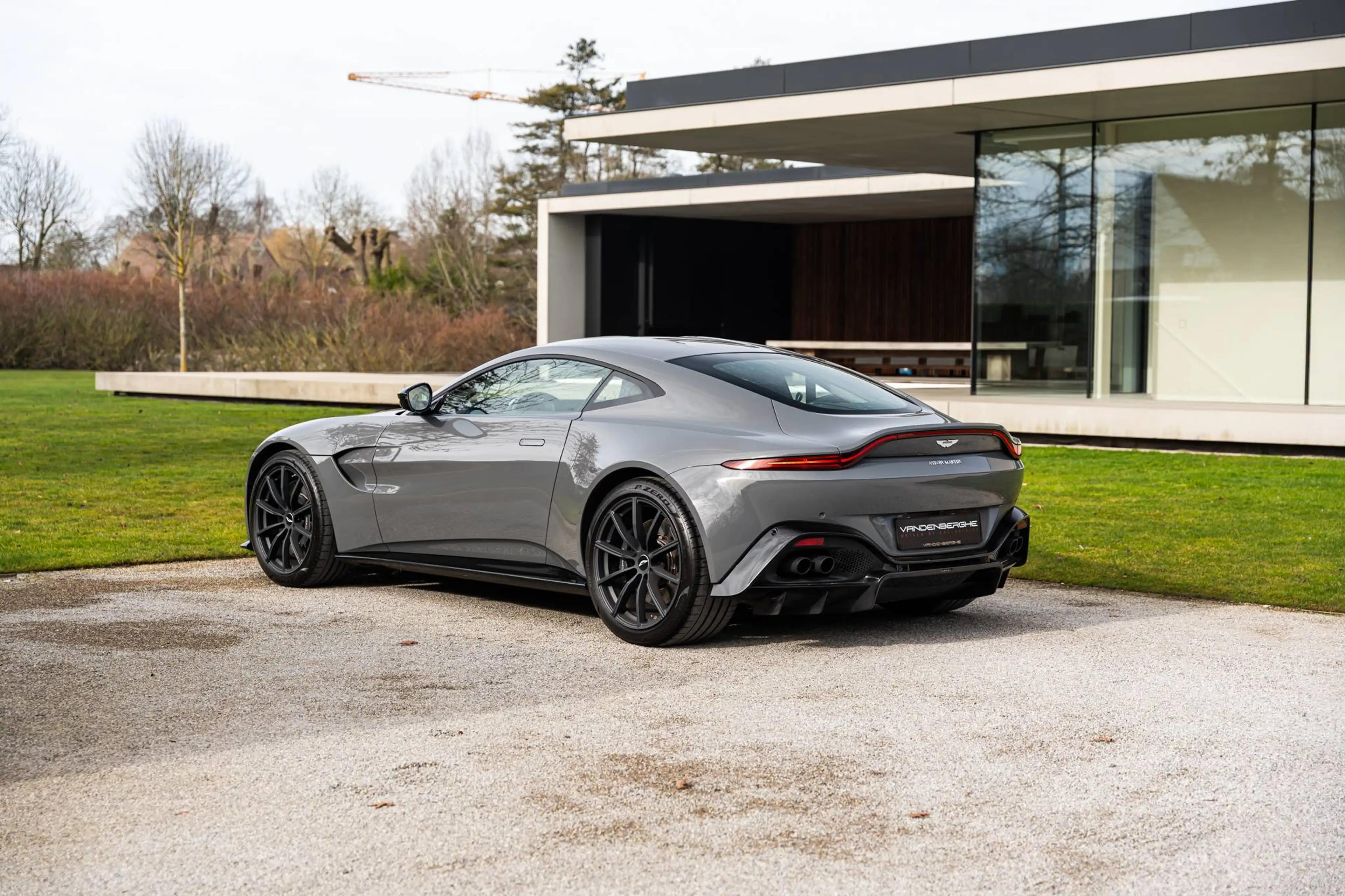 Aston Martin Vantage V8 / CHINA GREY / SEAT VENT / 360° / MEMORY SEATS — photo 5