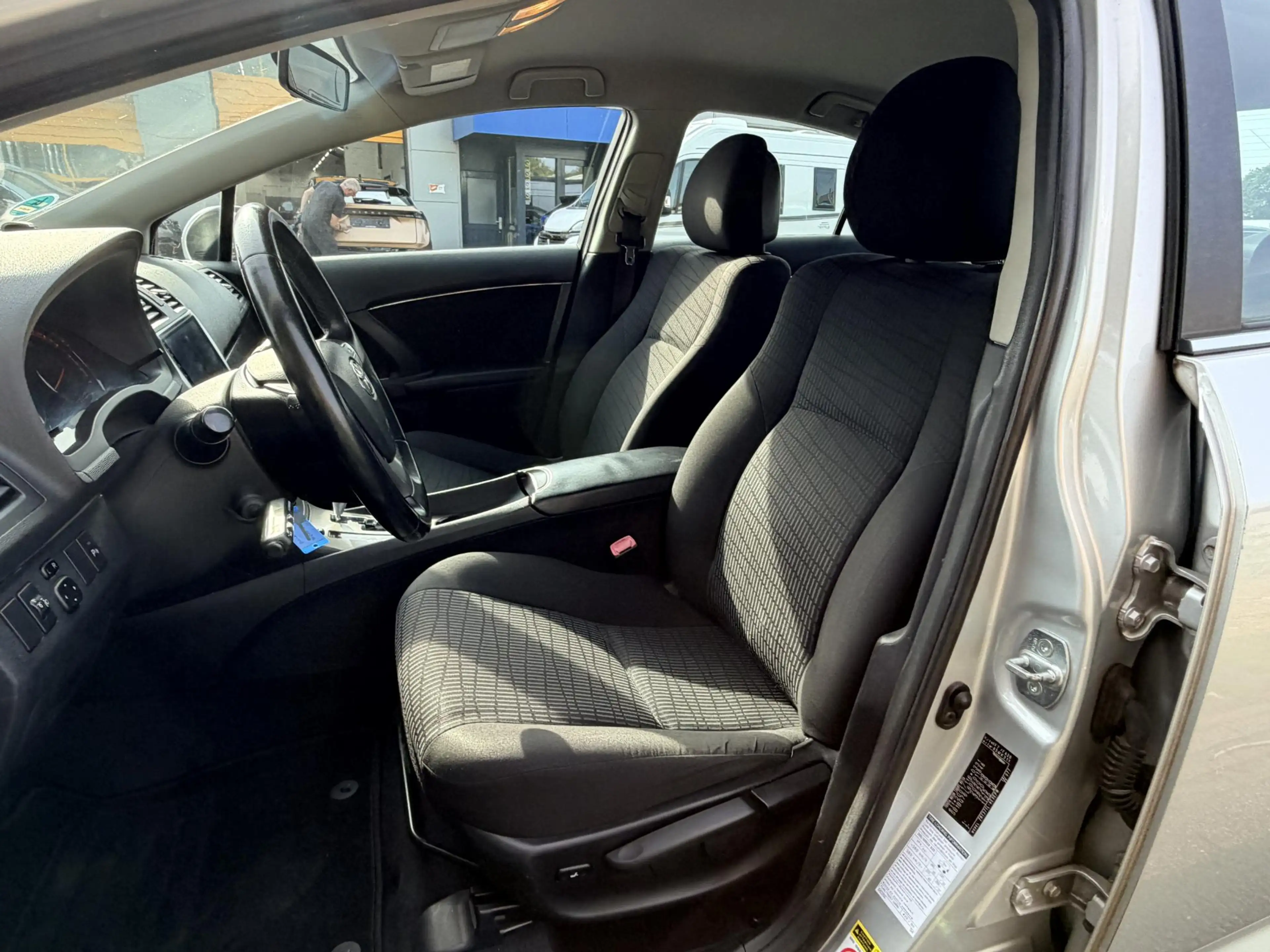 Toyota Avensis 1.8 VVTi Dynamic 147PK Automaat — photo 11