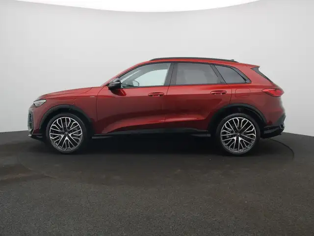 Audi Q5 view 4
