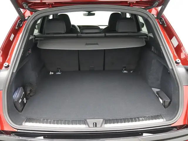 Audi Q5 view 8