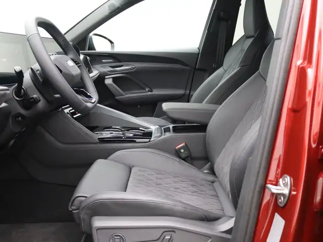Audi Q5 view 12