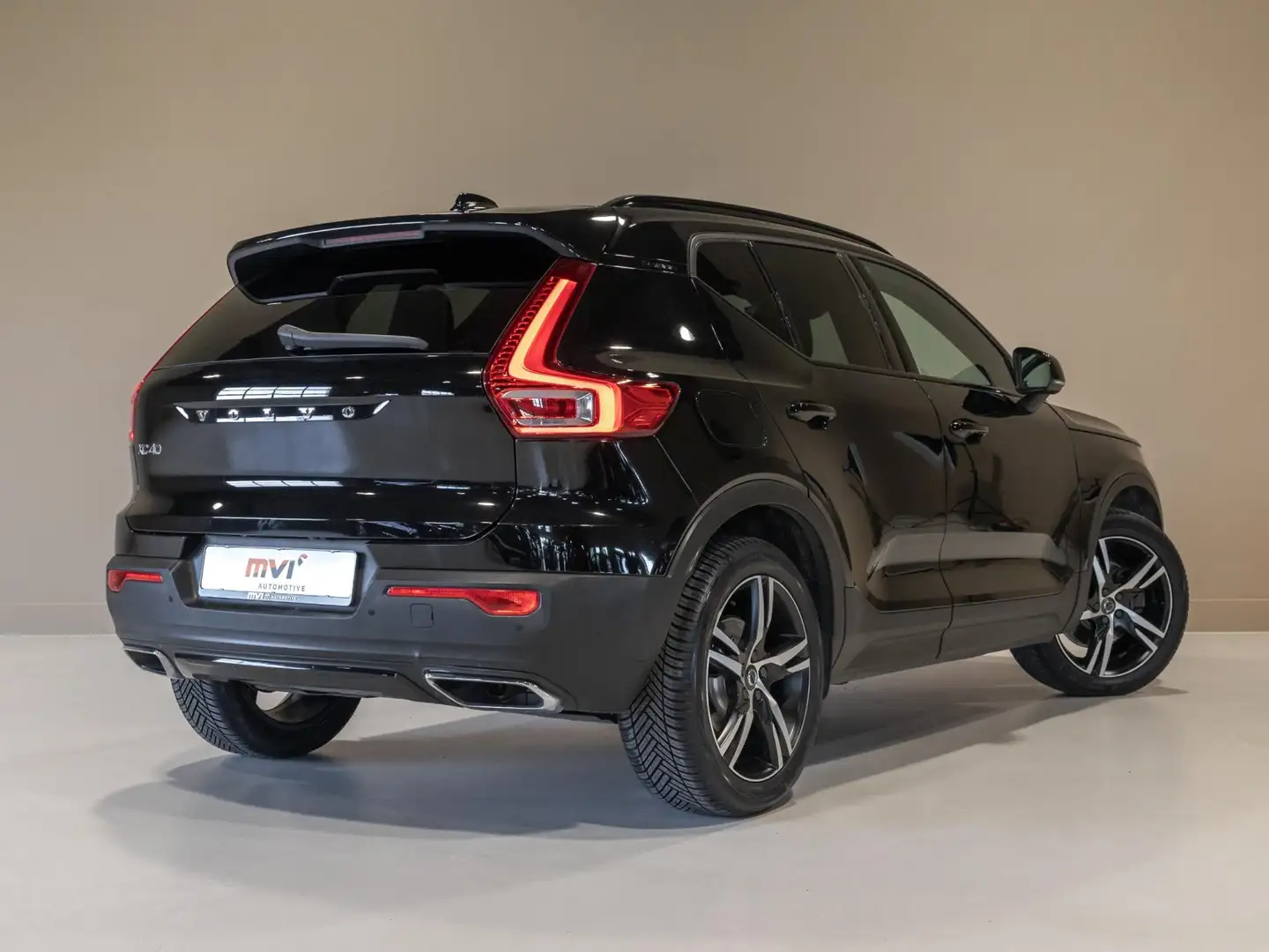 Volvo XC40 2.0 T5 AWD R-Design / 247pk / Trekhaak / Harman ka Zwart - 2