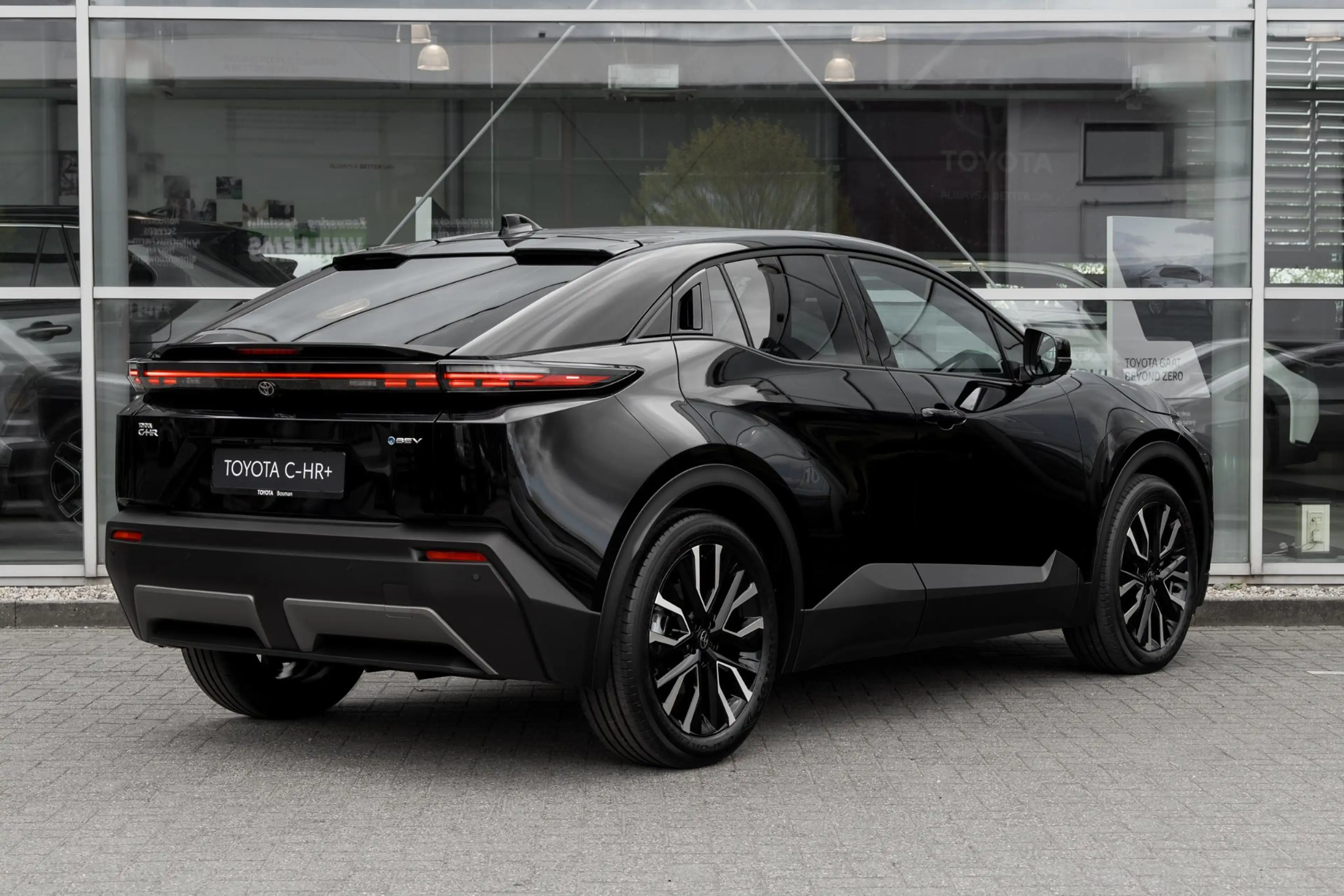 Toyota C-HR+ First Edition 77 kWh — photo 2