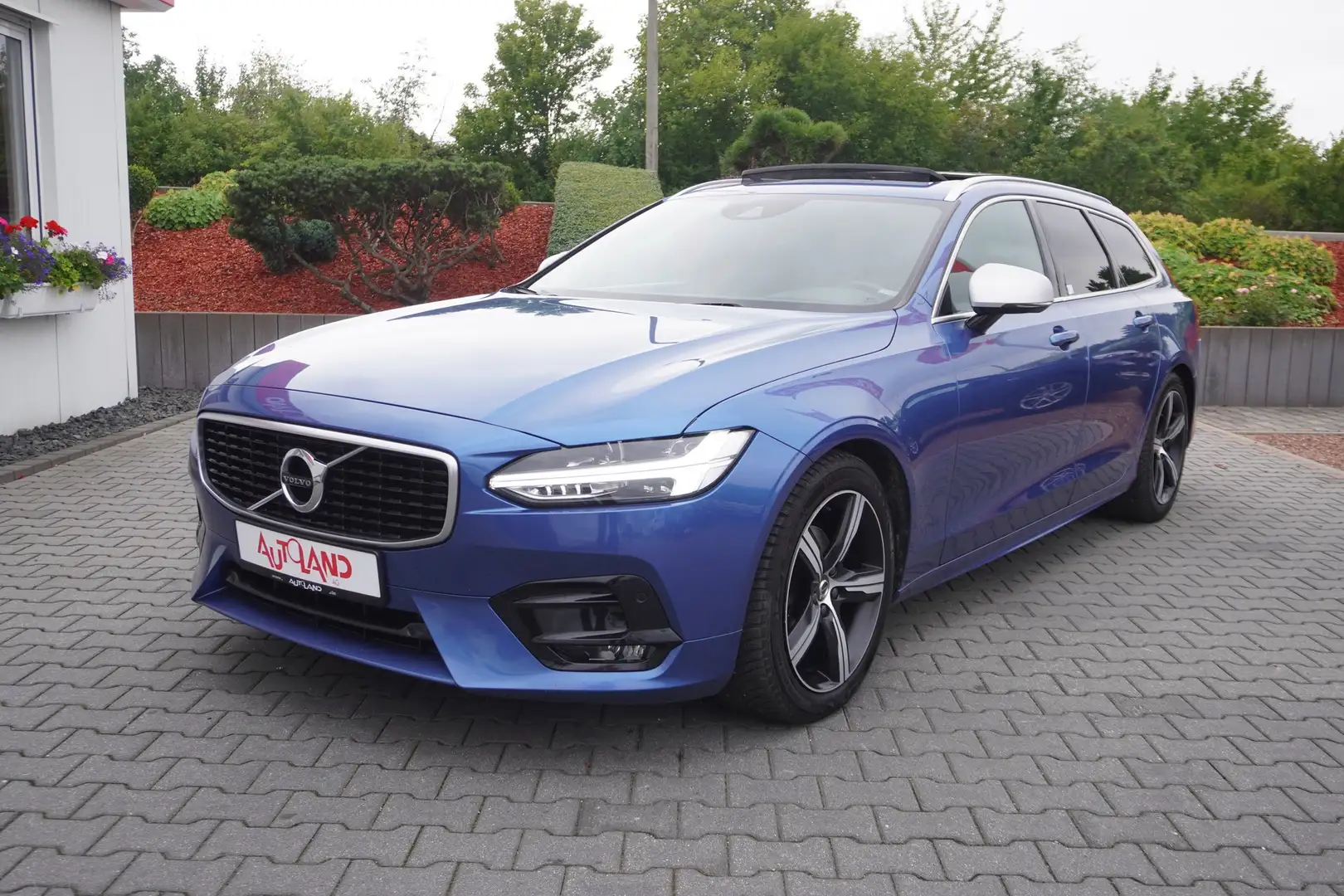 Volvo V90 D4 R Design 8G Automatik LED Navi APP Pano SHZ Blau - 2