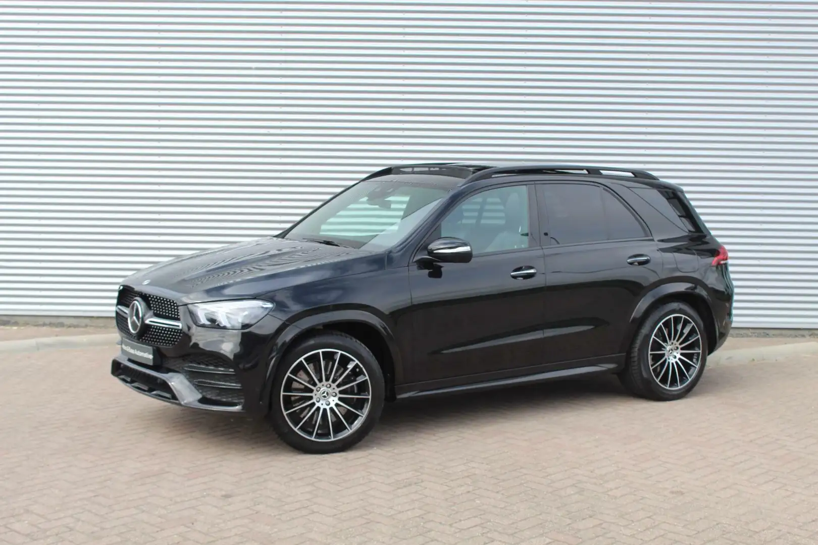Mercedes-Benz GLE 350 e 4MATIC AMG/Pano/Trekhaak/Burmester Zwart - 2