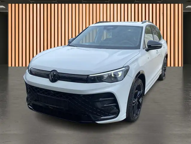 Volkswagen Tiguan view 2