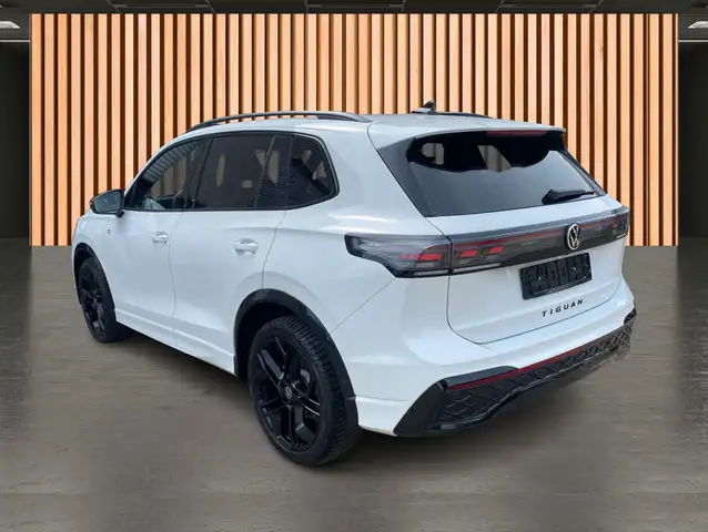Volkswagen Tiguan view 4