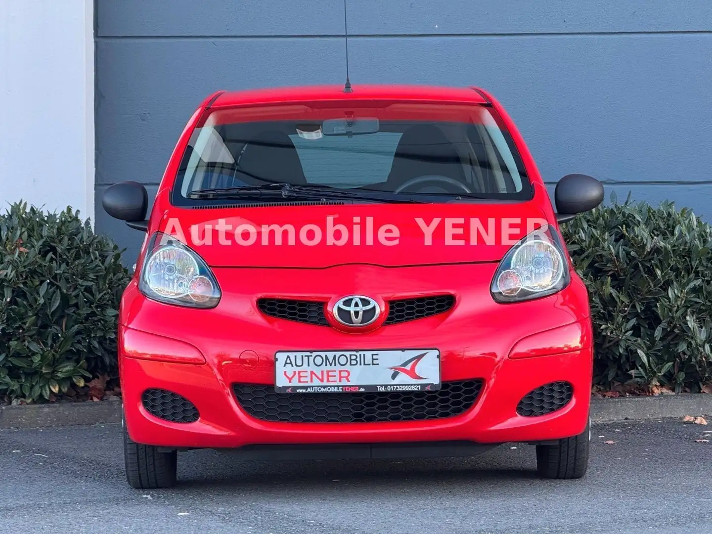 Toyota Aygo AYGO Basis 1.Hand *TÜV NEU* Rot - 2