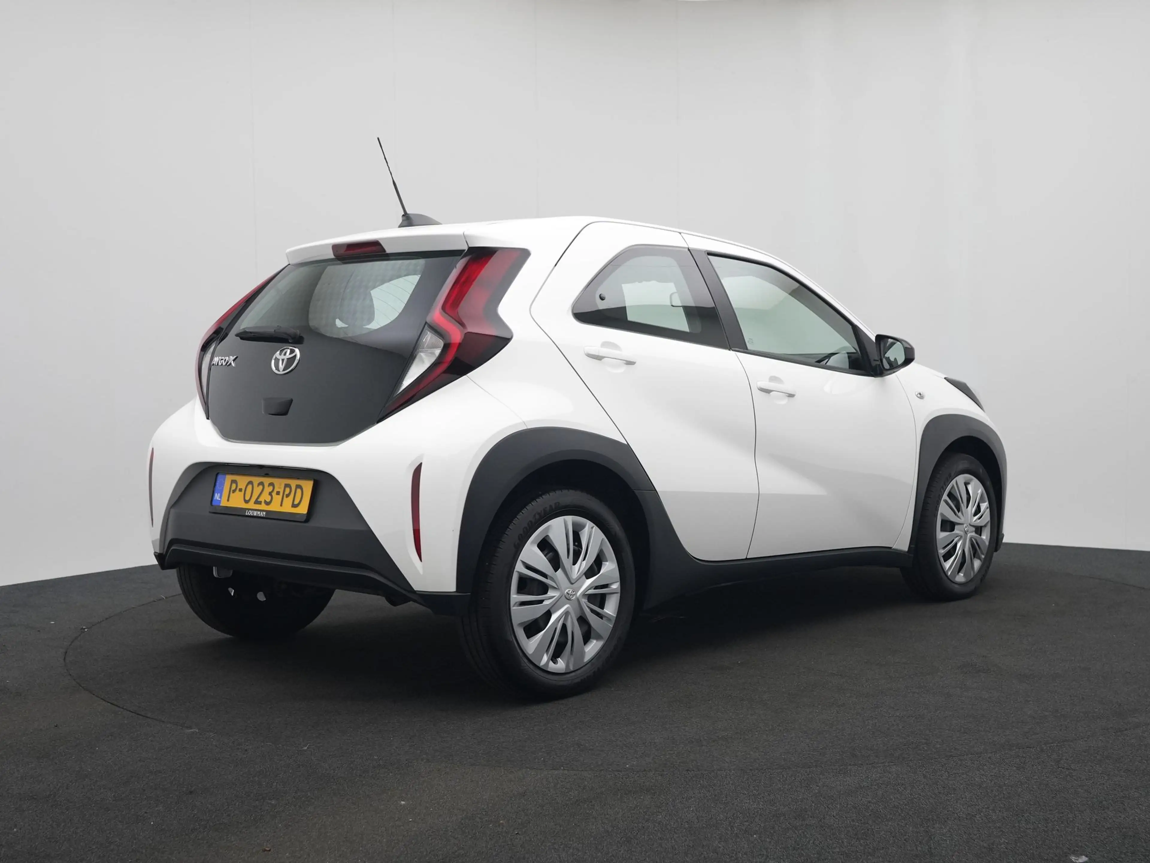 Toyota Aygo X 1.0 VVT-i S-CVT Play | NL Auto | Dealer Onderhoude — photo 2