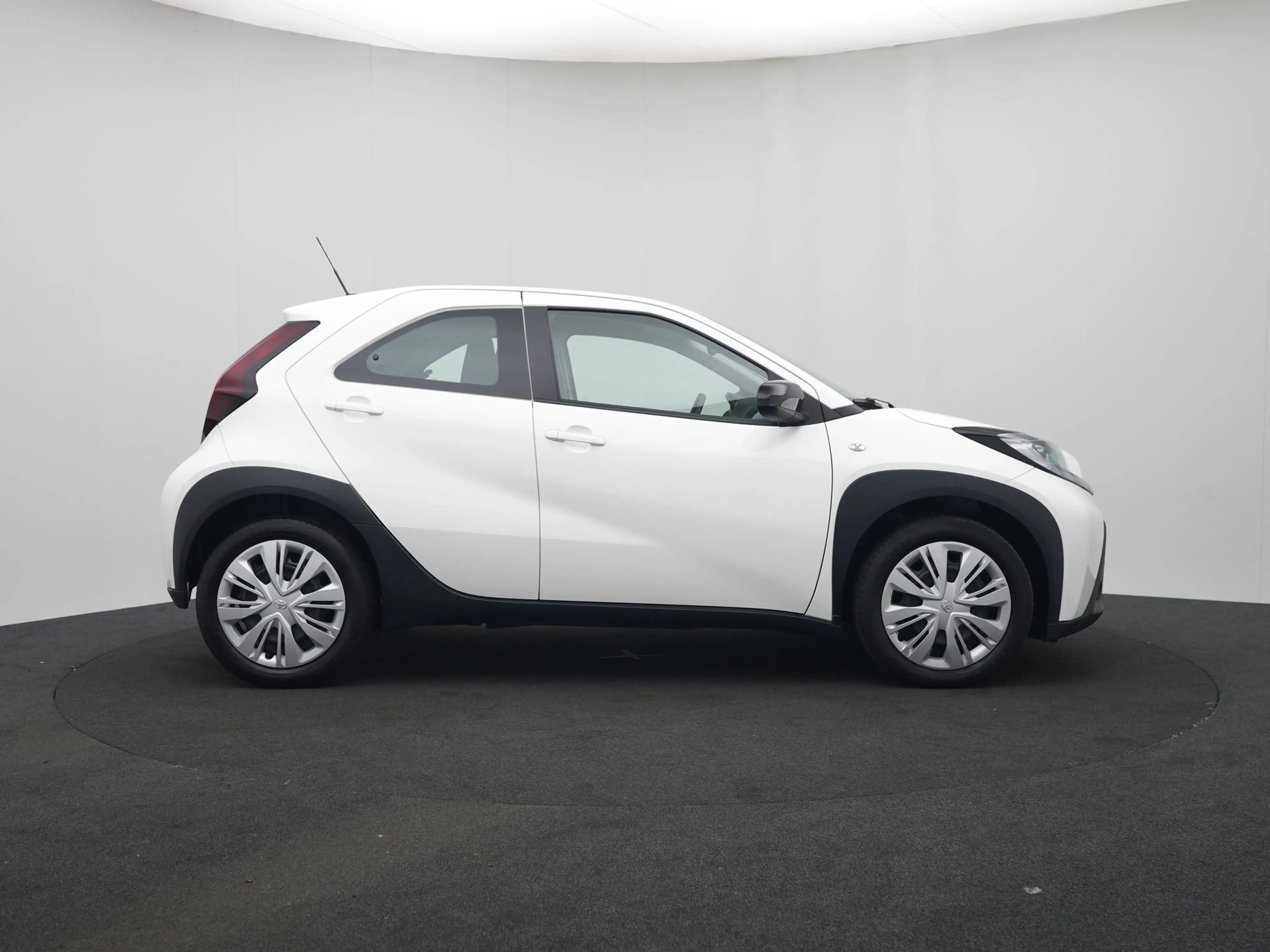 Toyota Aygo X 1.0 VVT-i S-CVT Play | NL Auto | Dealer Onderhoude — photo 11