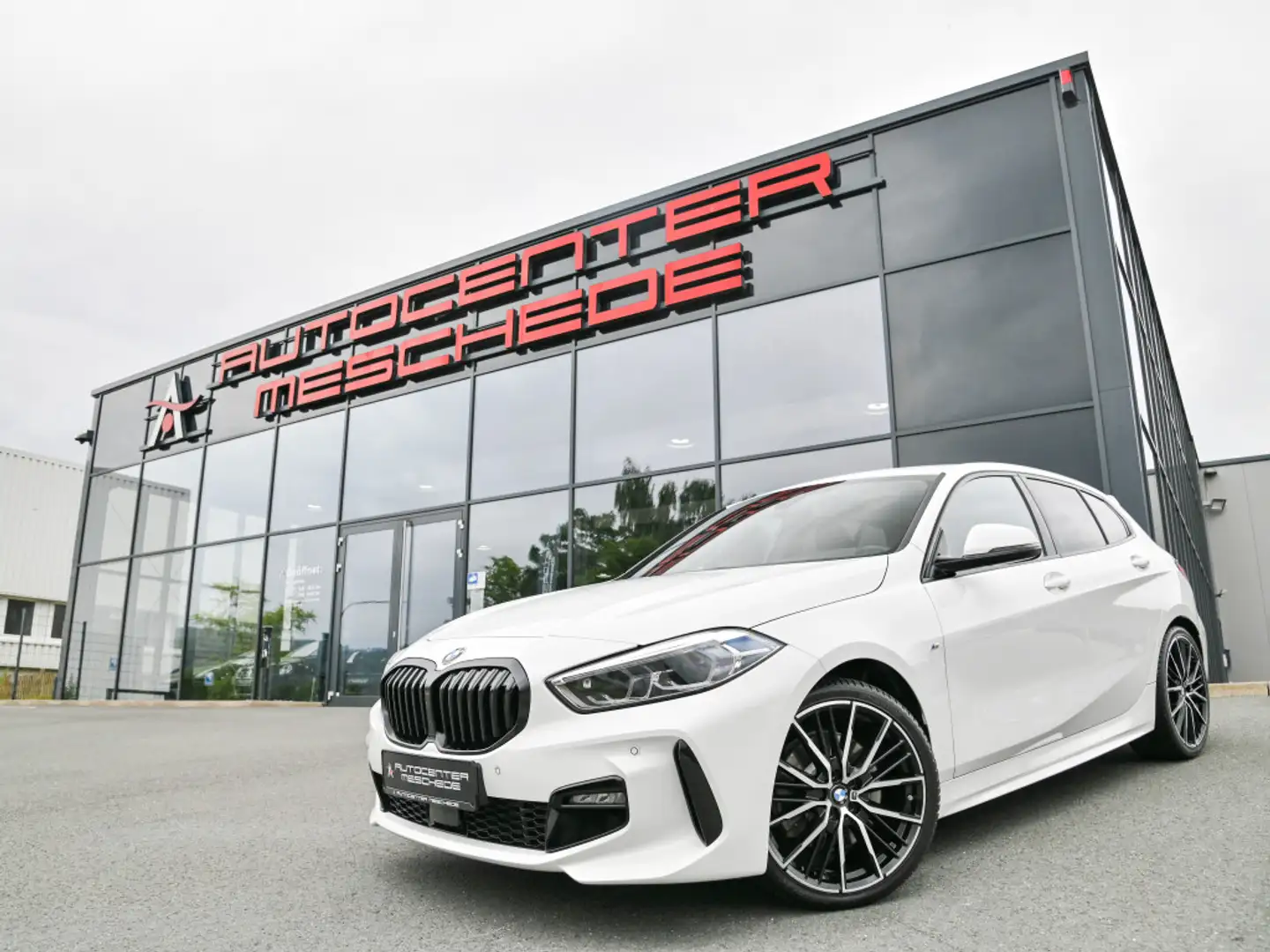 BMW 120 M Sport M-Sitze* Navi* LED* Head-Up* 19 * Bianco - 1