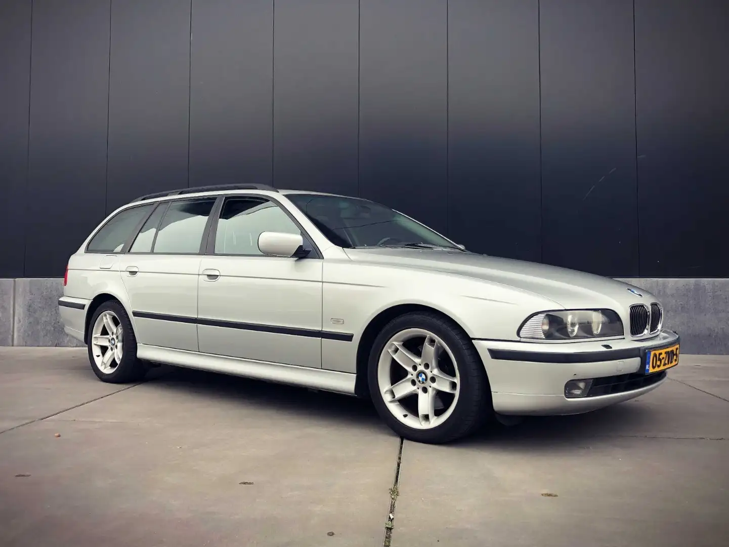 BMW 540 540i Executive Silver - 1