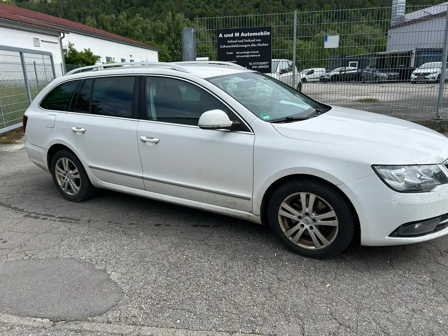 Skoda Superb 2.0 TDI Elegance Combi 140PS 3-ZonenKlima Navi Biały - 2