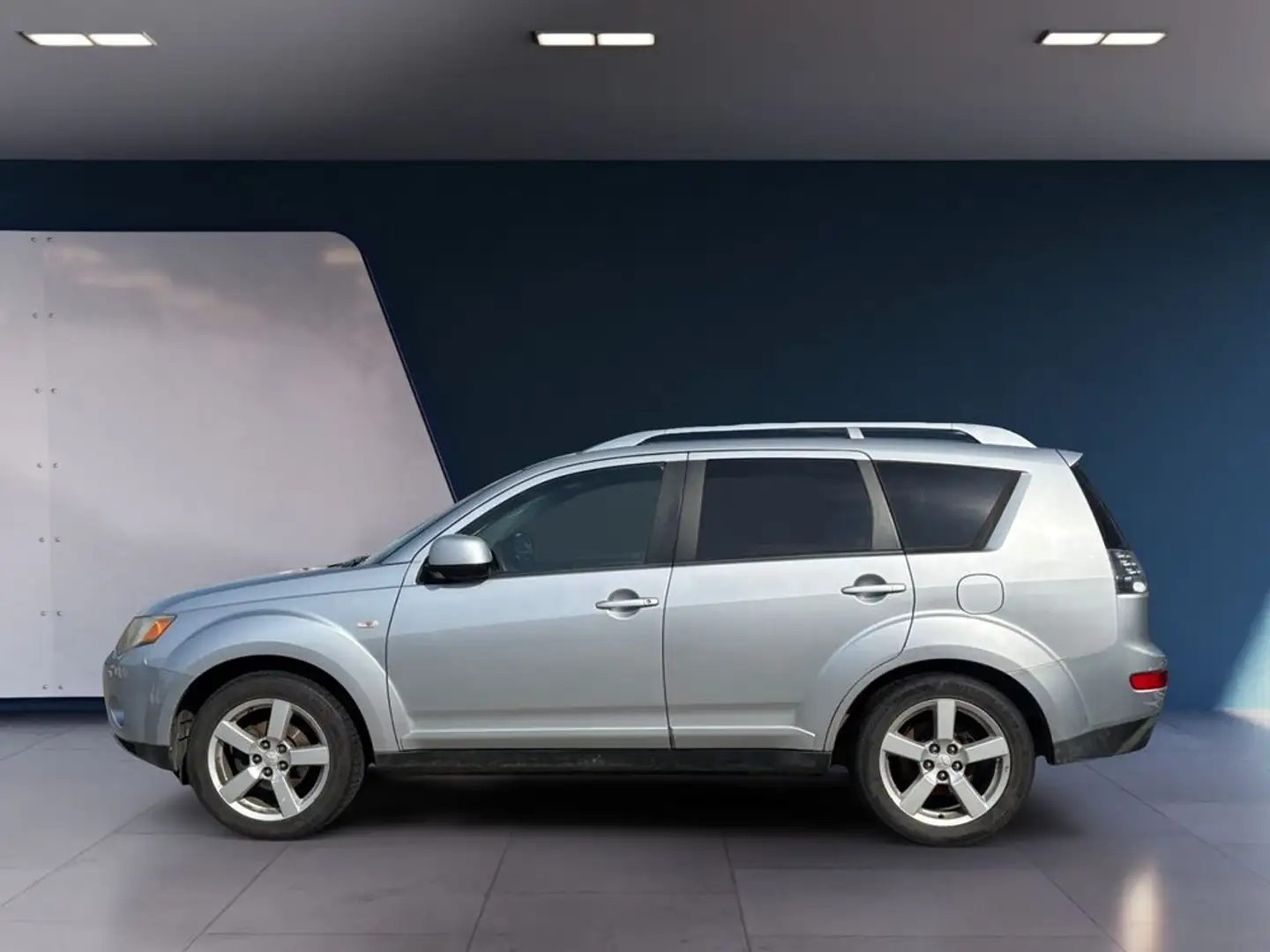 Mitsubishi Outlander Outlander 2.0 DI-D Invite Grau - 2