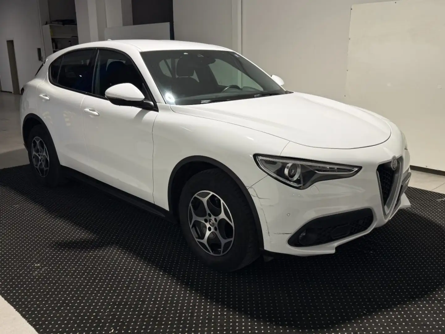 Alfa Romeo Stelvio 2.2 190 CV AT8 Q4 Business - PROMO Bianco - 1