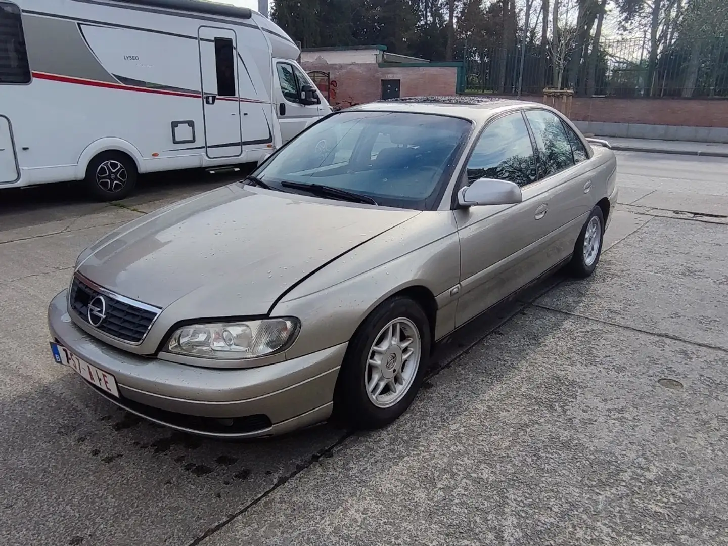 Opel Omega 2.5 DTI 24V Elégance A Brons - 2