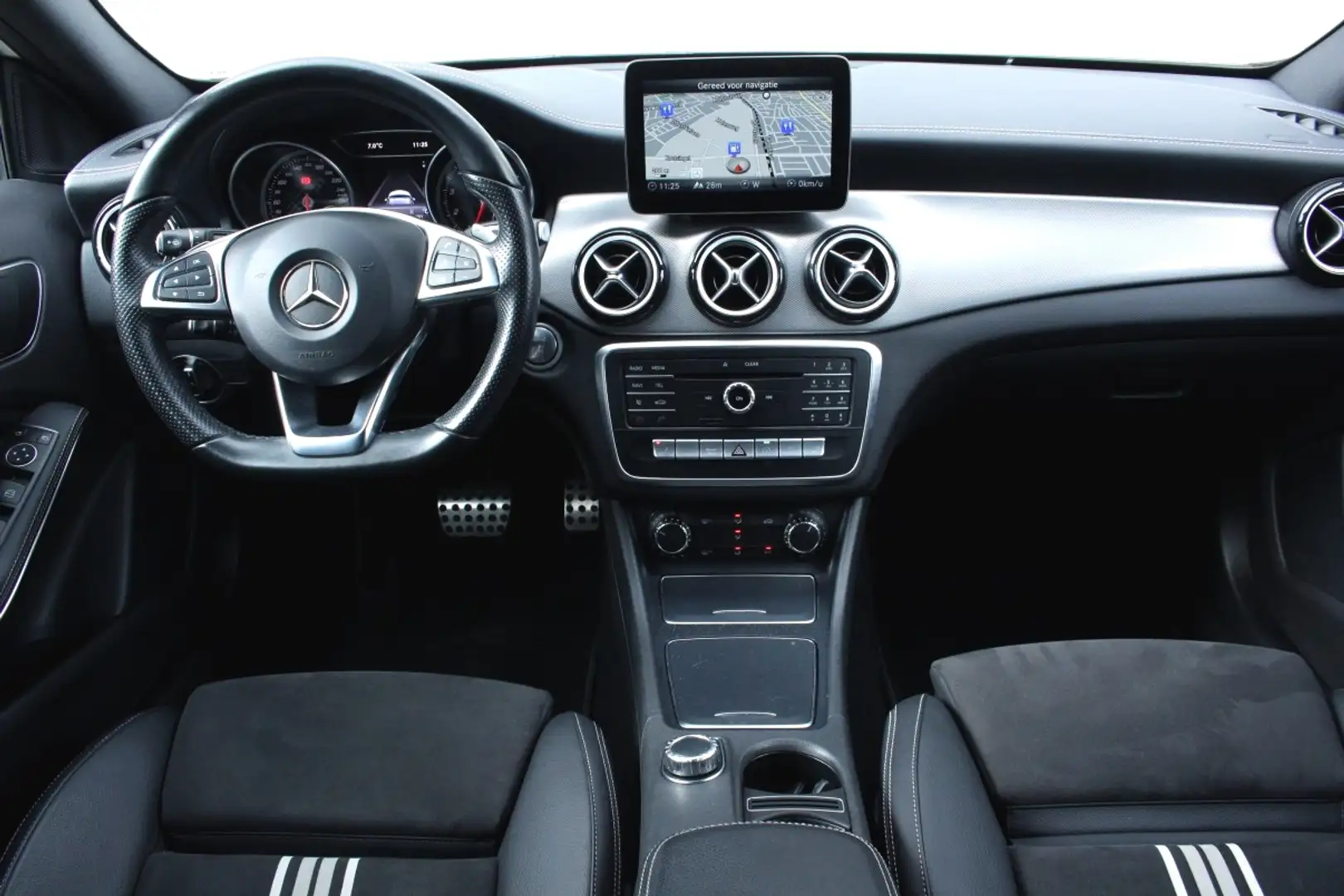 Mercedes-Benz A 180 AMG AUT 57.000km LEDER NAV CAMERA '18 Biały - 2