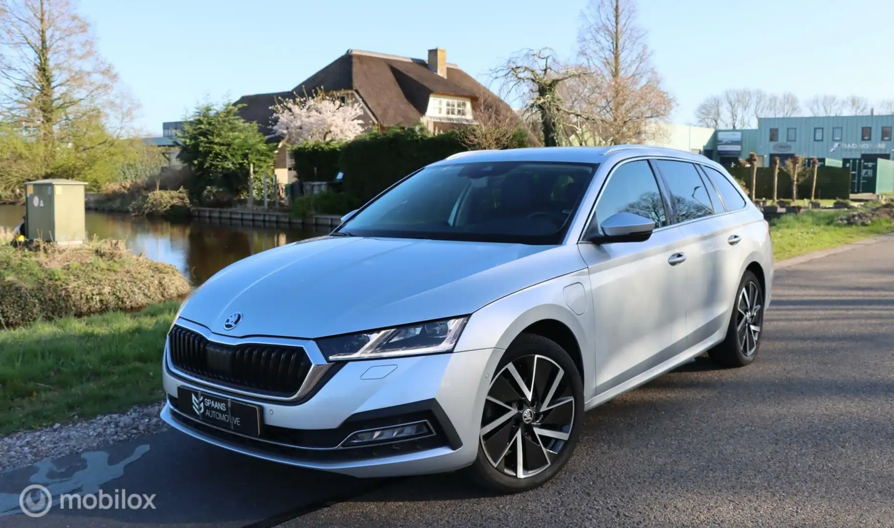 Skoda Octavia Combi 1.4 TSI iV PHEV / HUD / Trekh. / Leder Grijs - 1