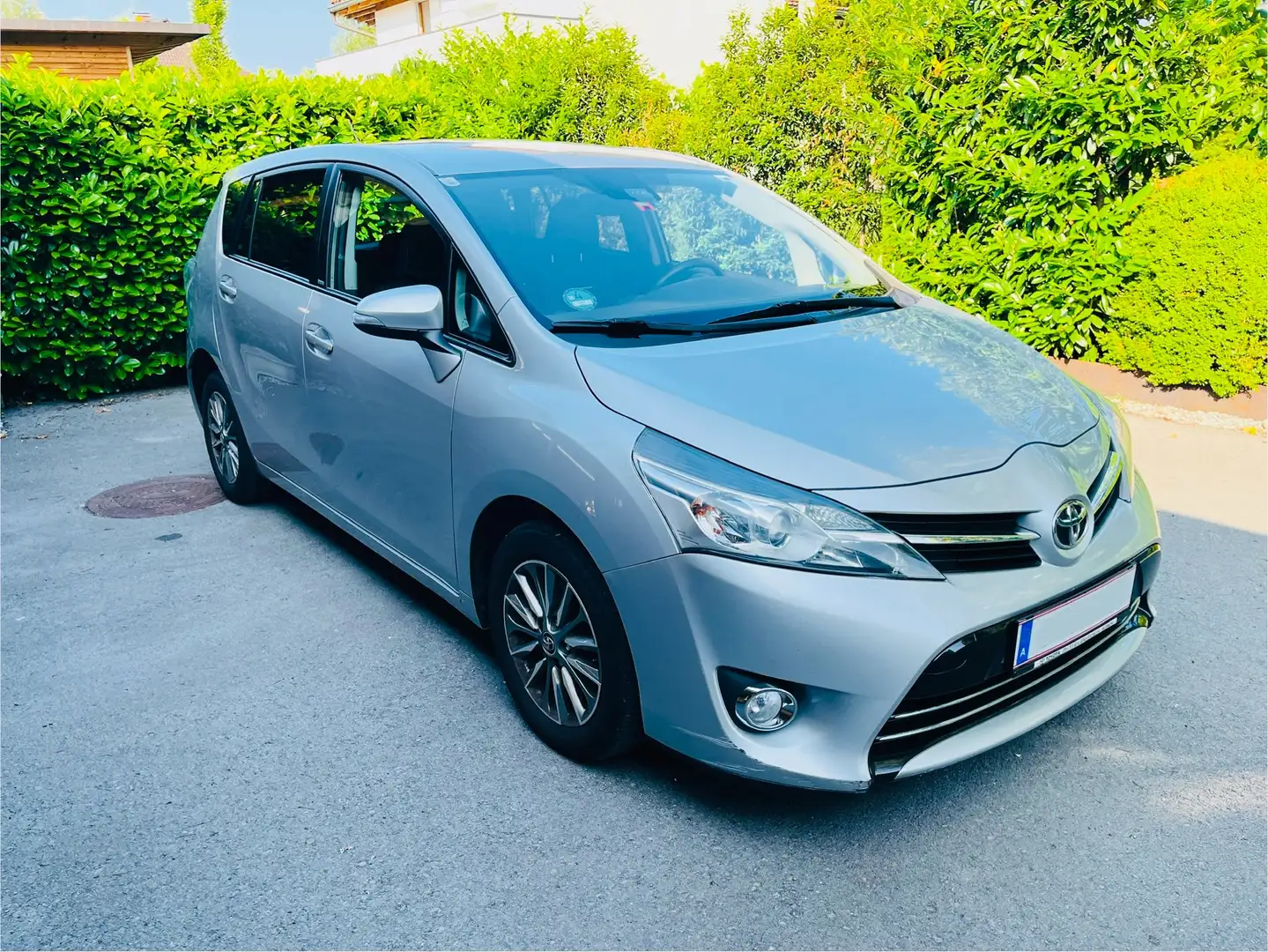 Toyota Verso Verso 1,6 D-4D Edition 45 Edition 45 Gris - 1
